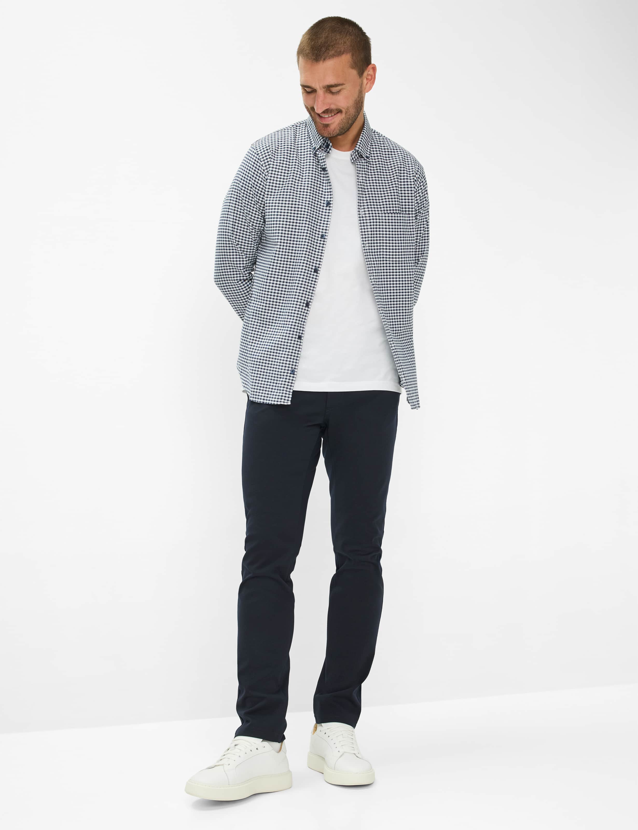 Heren Style CHUCK Donkerblauw Modern Fit Model outfit