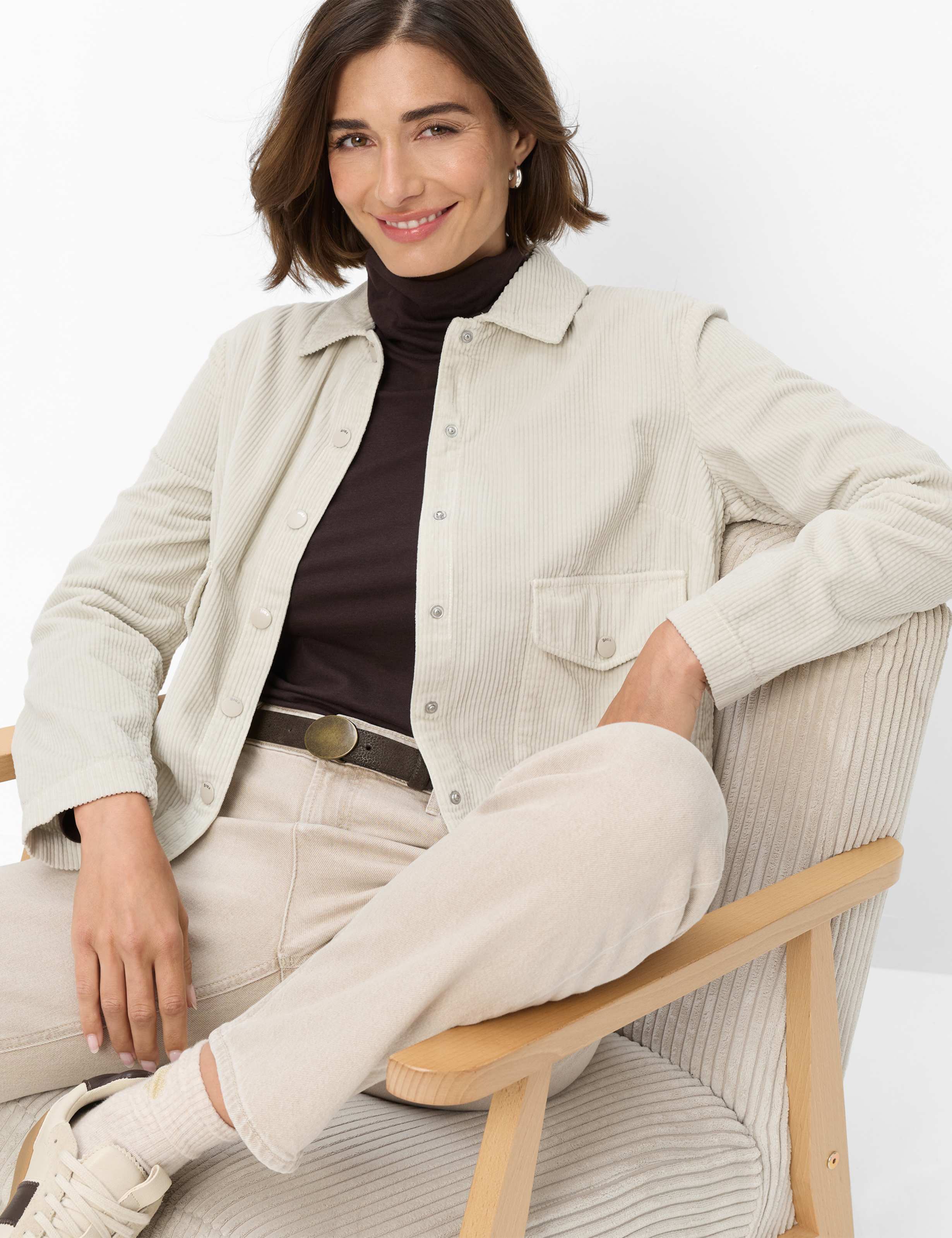 Women Style VEGA Off-white  Detail 1