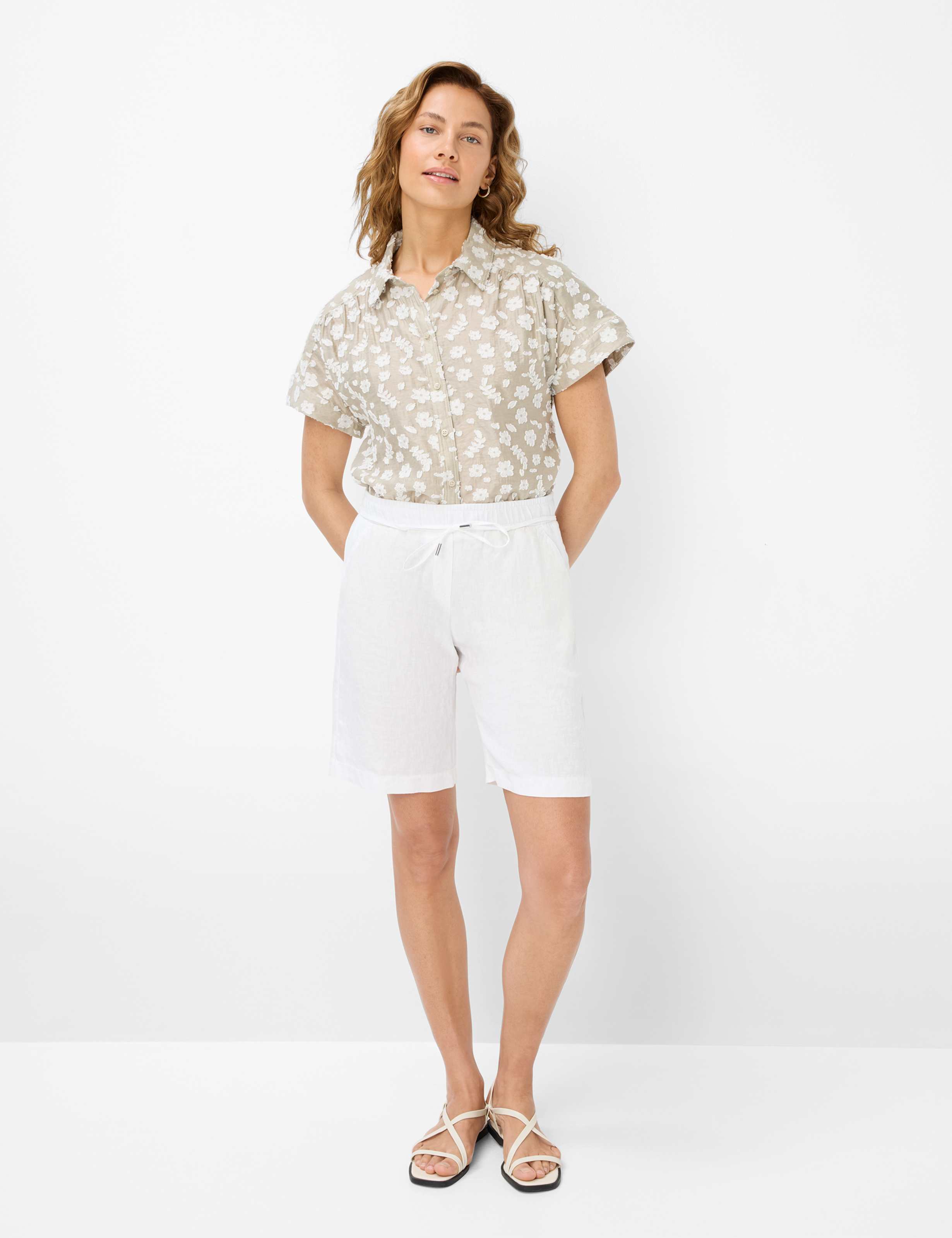 Women Style VIV Light Beige  Model Outfit