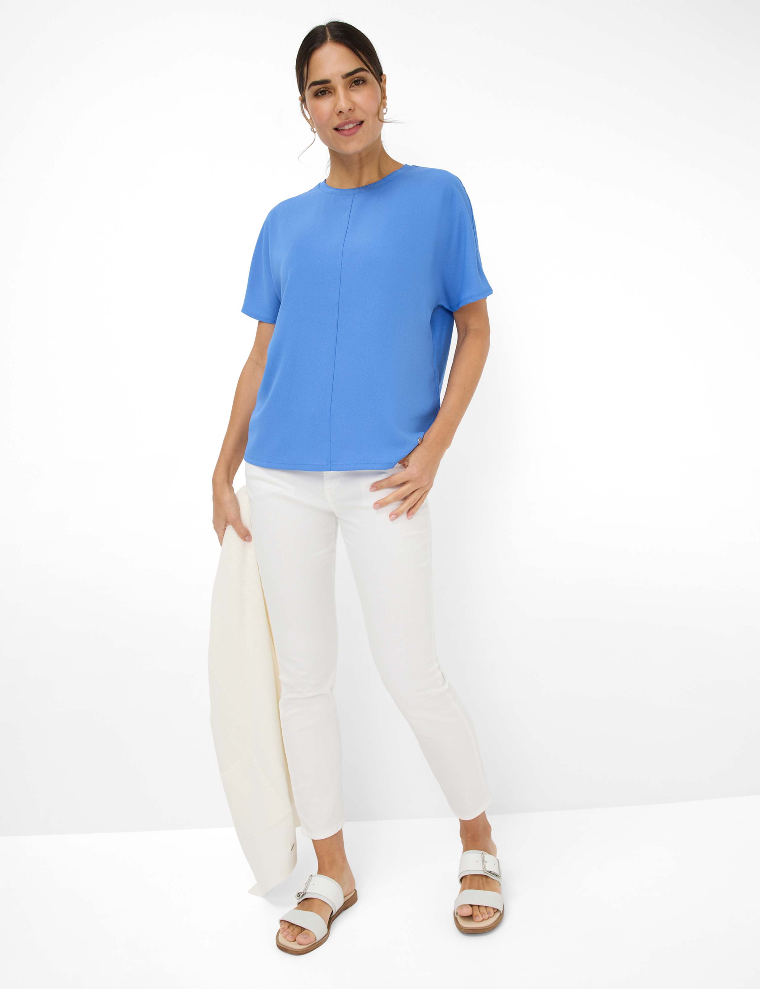 Women Style CAELEN Blue  Model Outfit