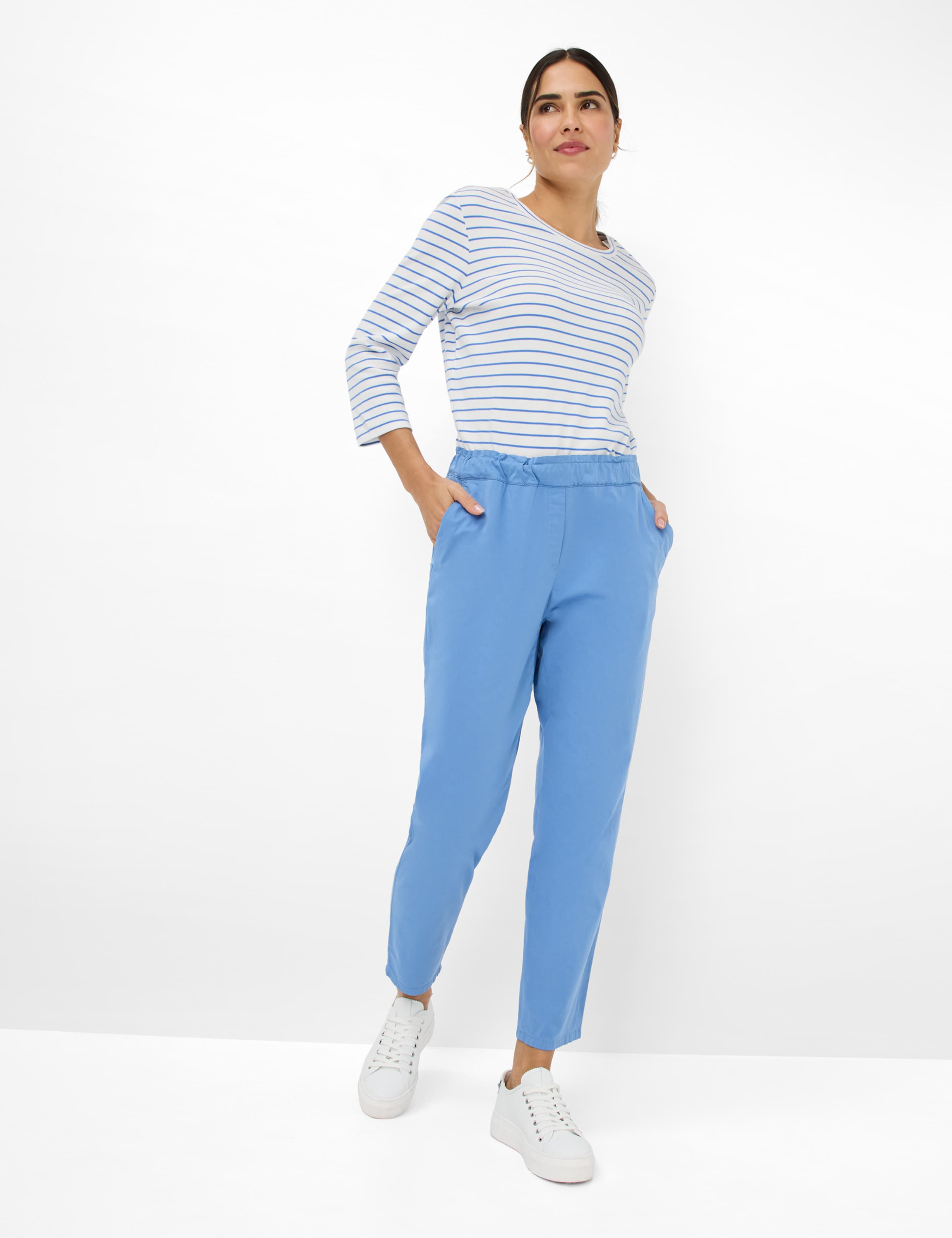 Women Style MONA S Blue Relaxed Fit Model Outfit
