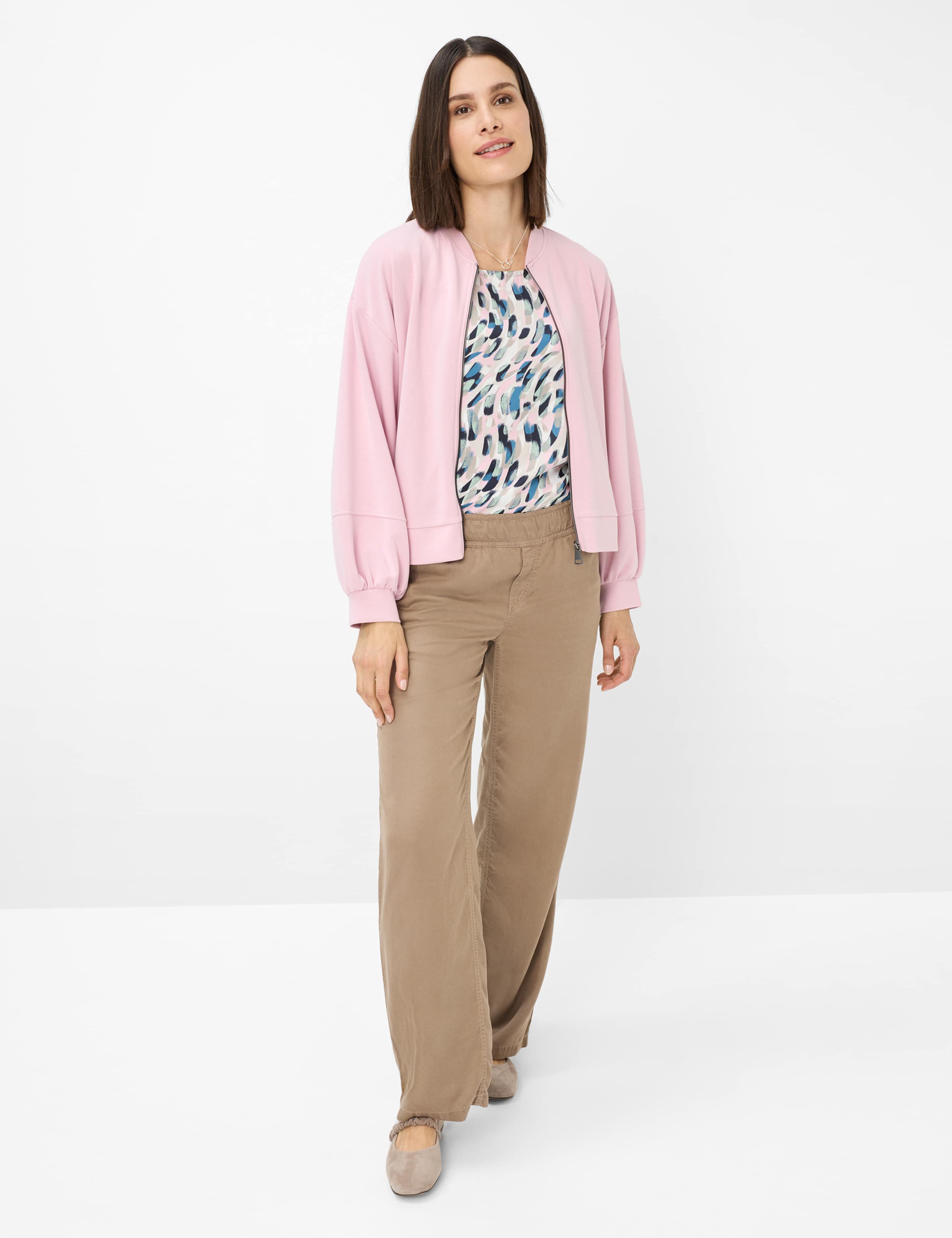Women Style BECKY Rose  Model Outfit