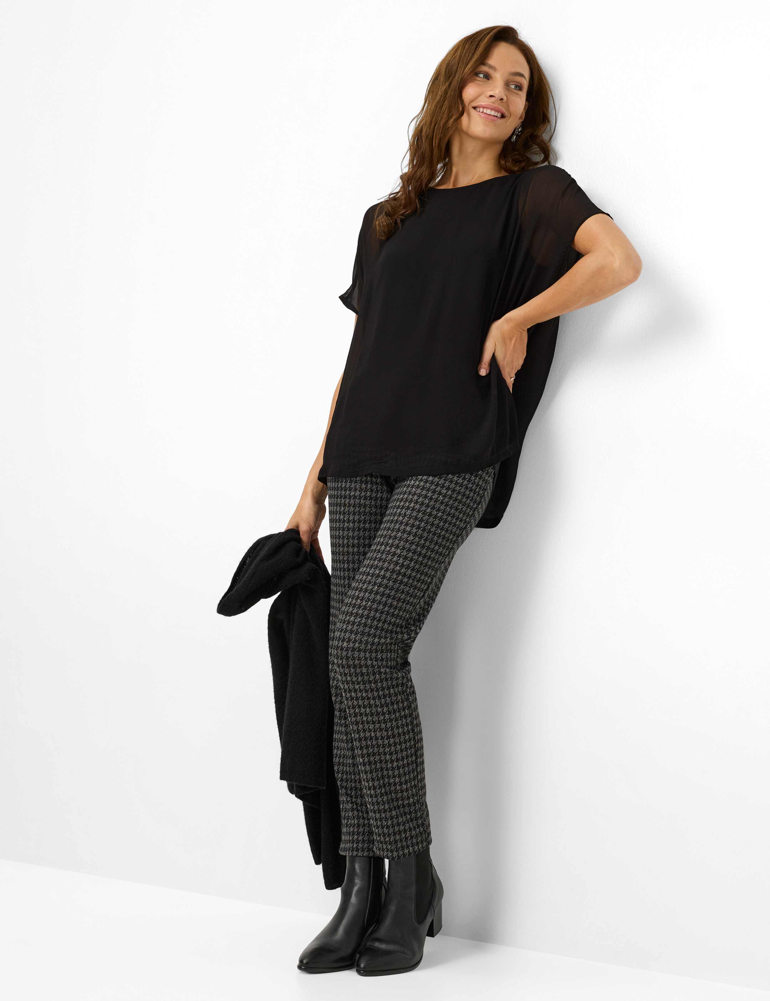 Damen Style CLAIRE S Schwarz  Model Outfit