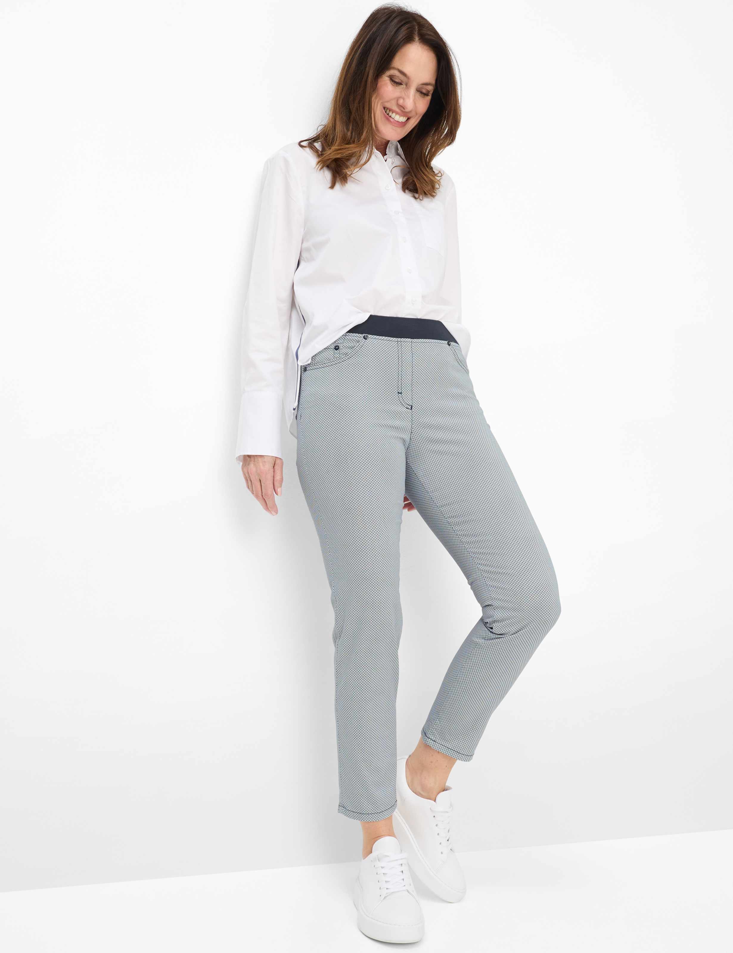 Dame Style PAMINA 6/8 Mørkeblå Slim Fit Model Outfit