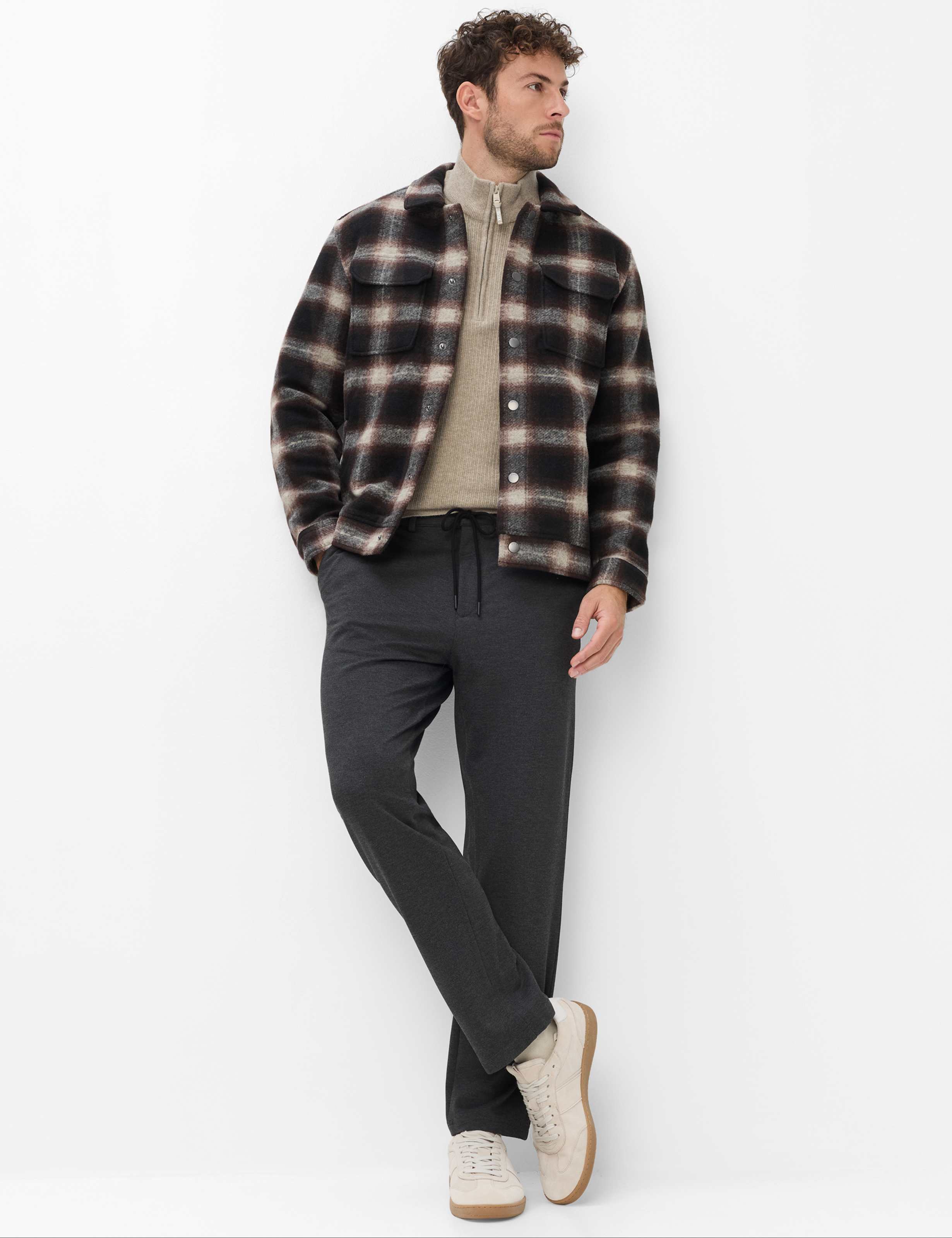 Homme Style PERCY Gris Foncé Relaxed Fit Tenue du mannequin
