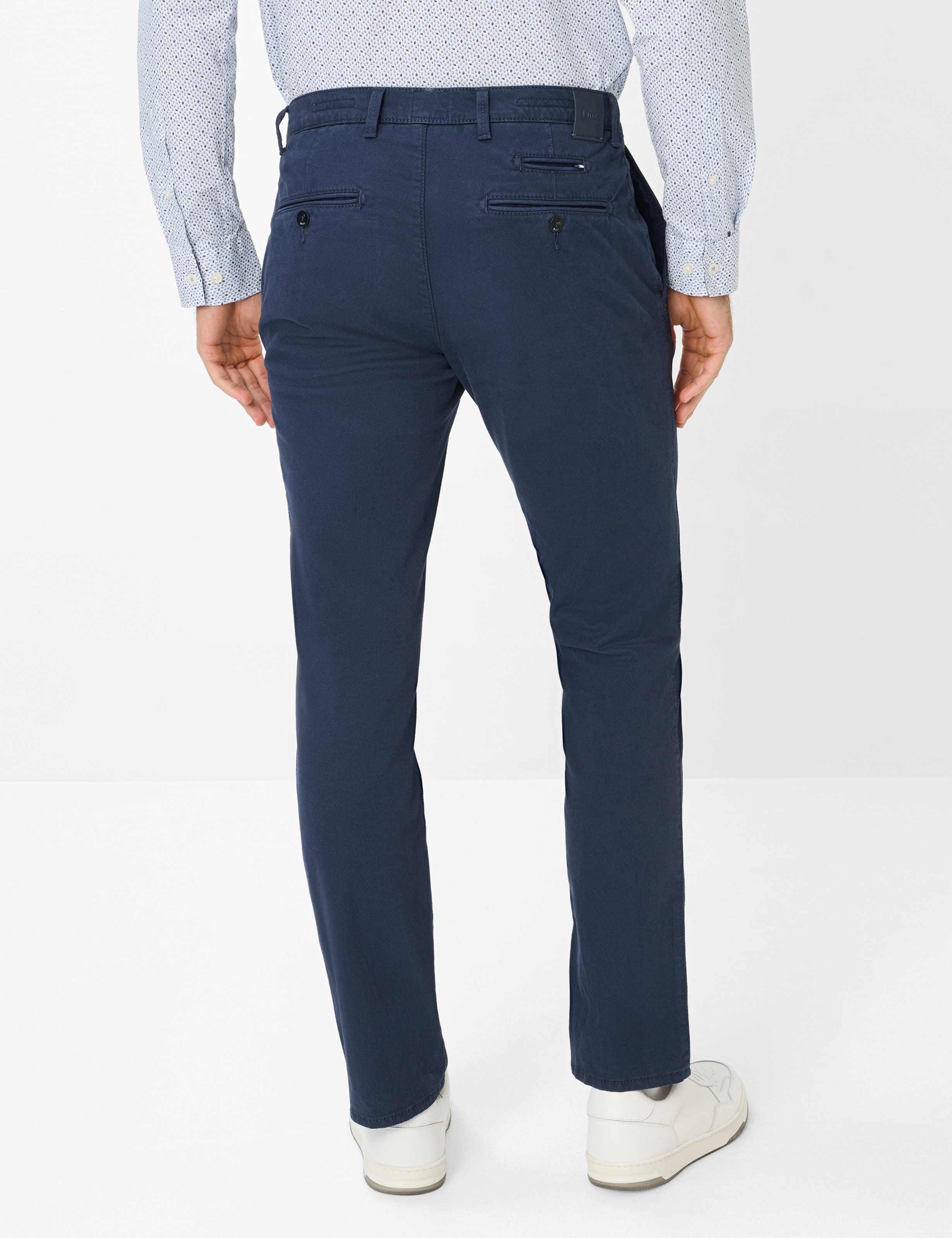 Herren Style FABIO IN Dunkelblau Modern Fit Model Rueck