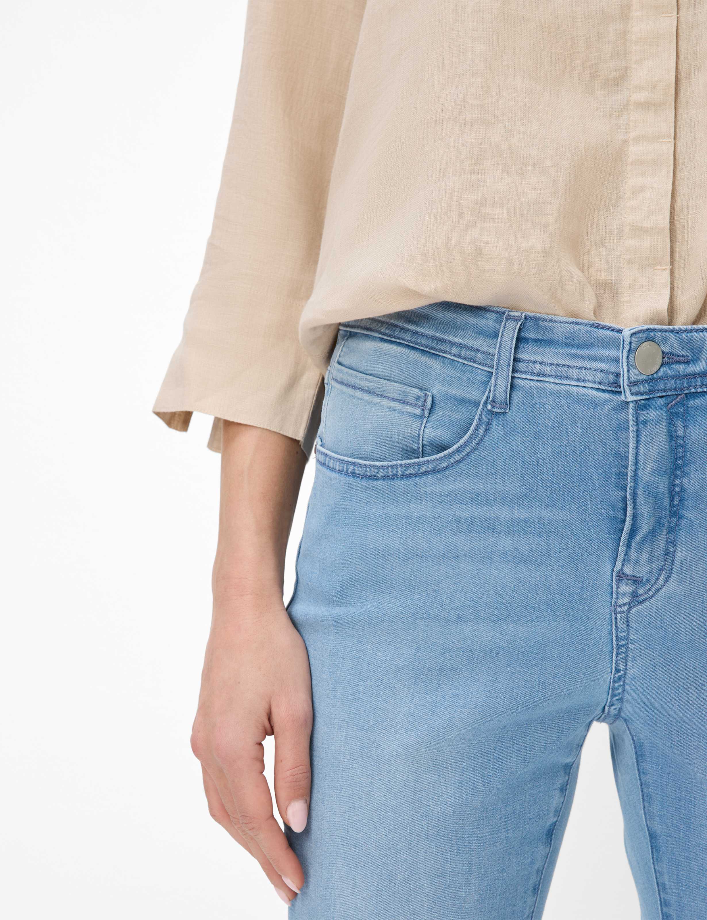 Women Style CAROLA Denim Blue Feminine Fit Detail 2
