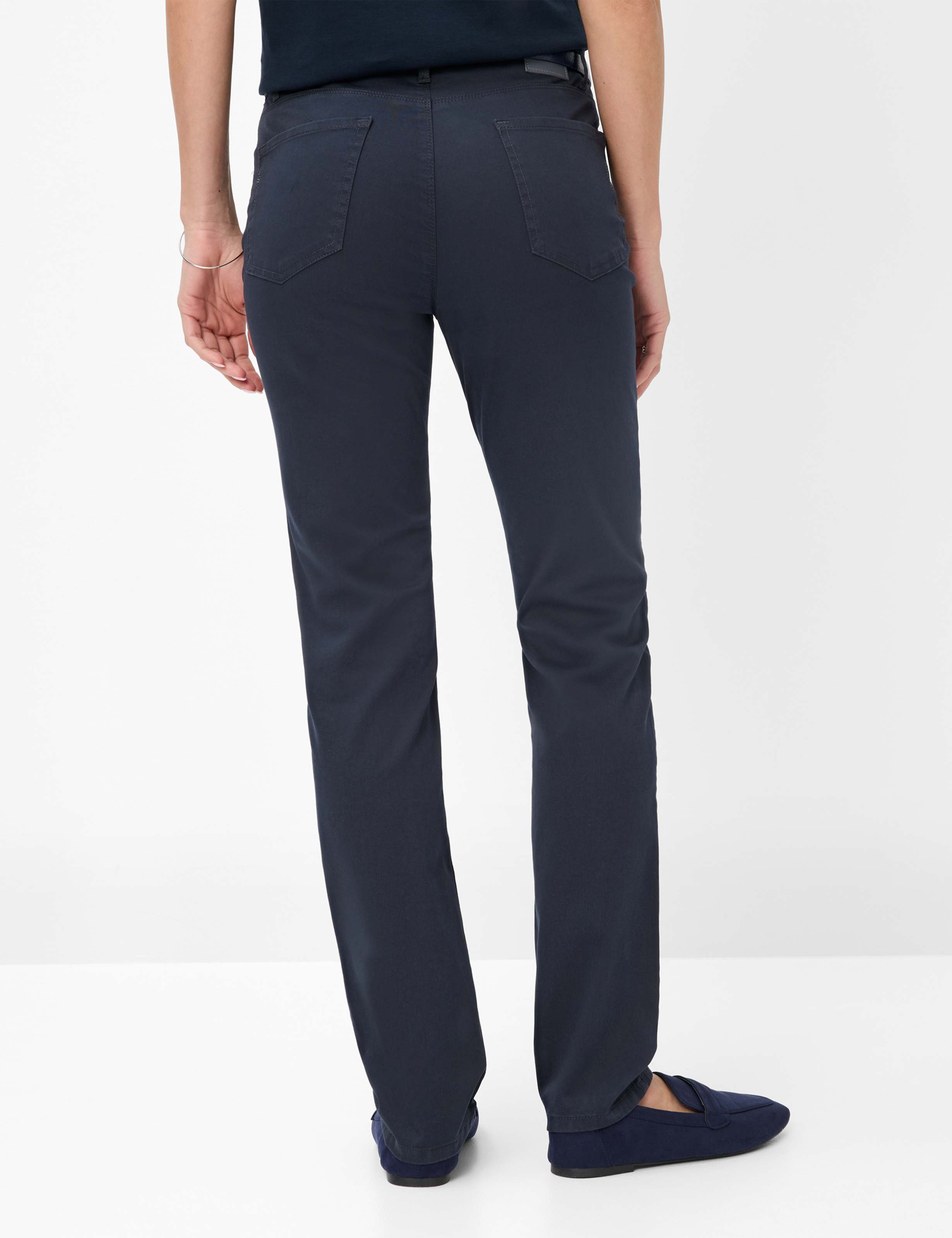 Damen Style CAROLA Perma Blau Feminine Fit Model Rueck