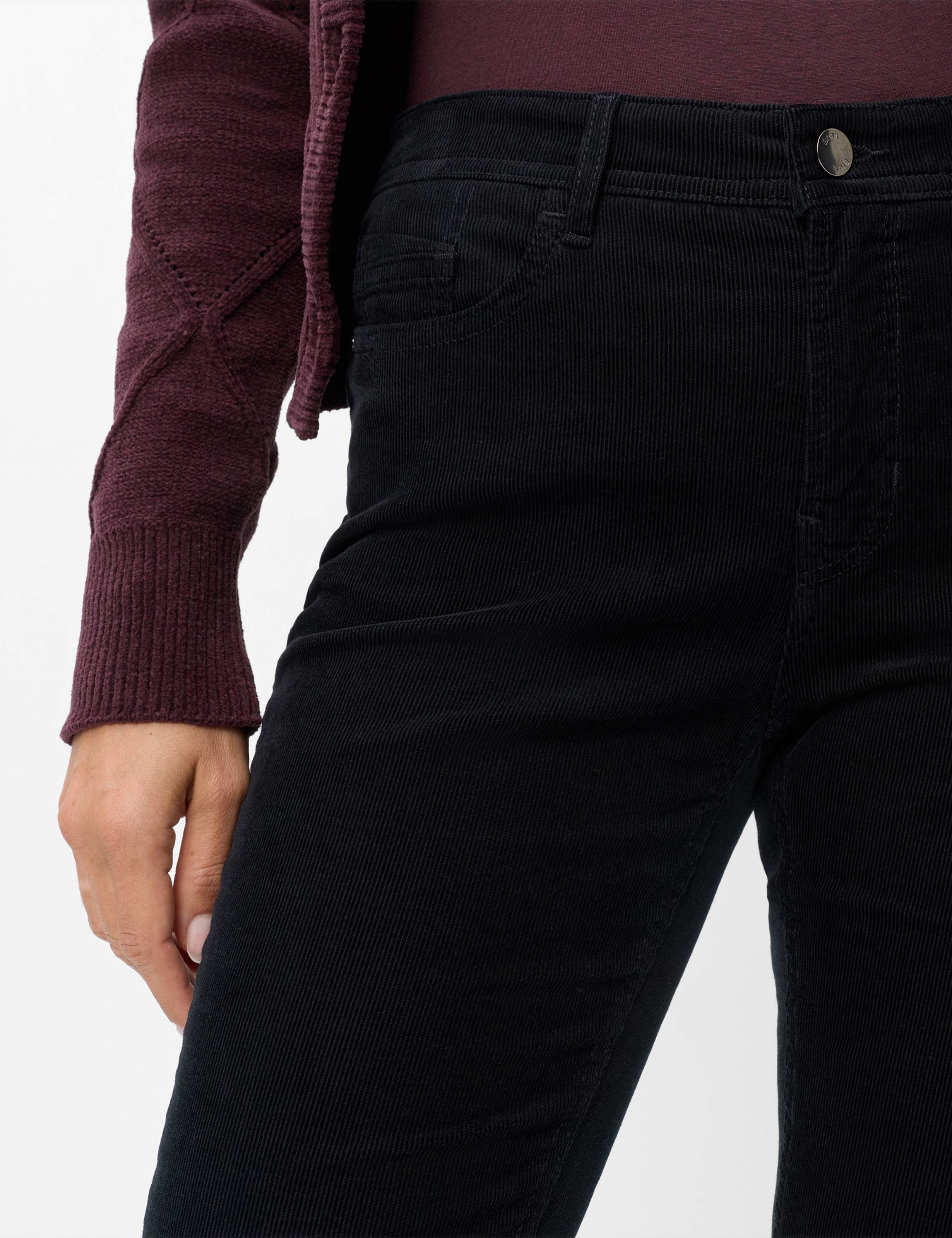 Women Style CAROLA Black Feminine Fit Detail 2