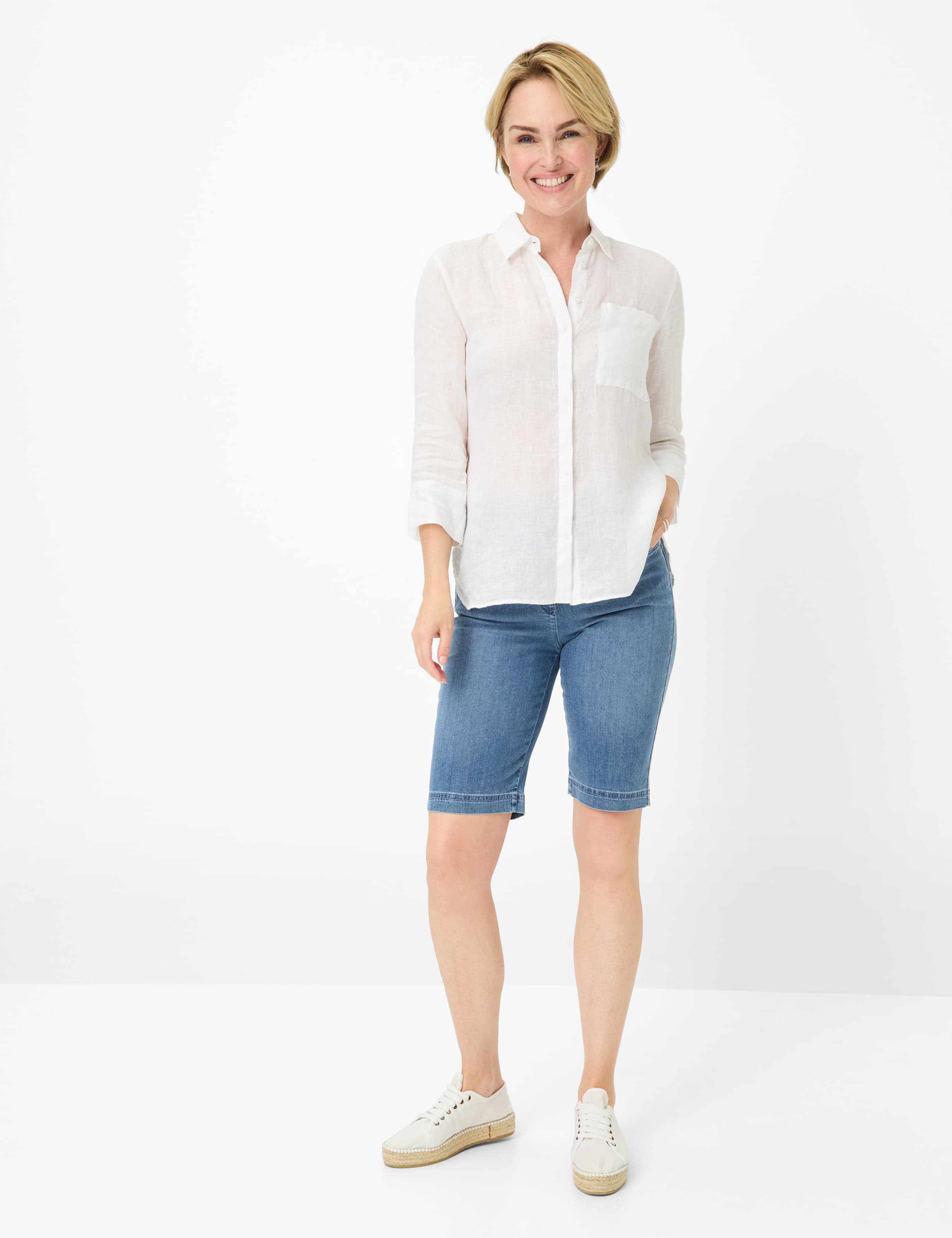 Femme Style PAMINA BERMUDA Denim Bleu Slim Fit Tenue du mannequin