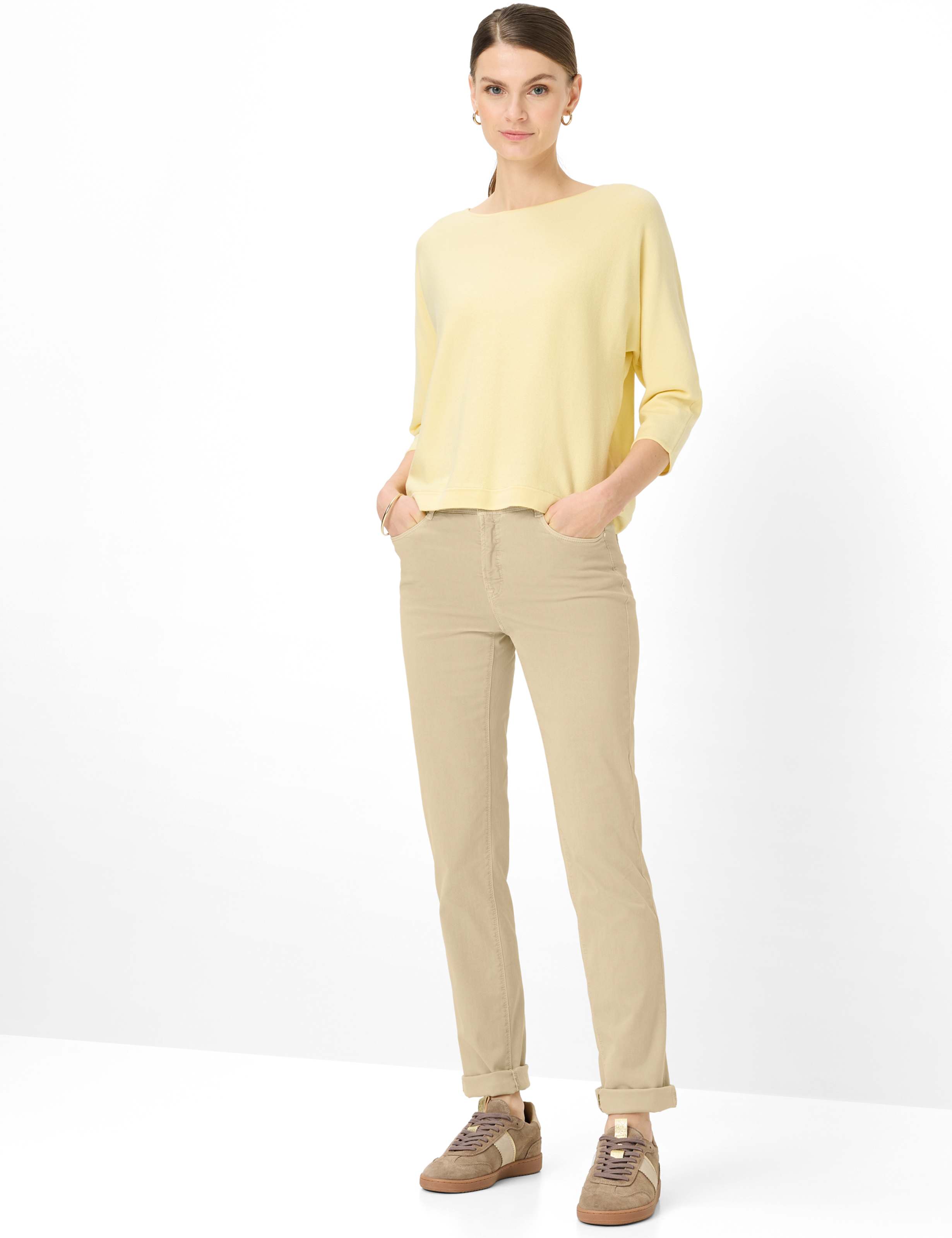 Dames Style MARY Beige Regular Fit Model outfit