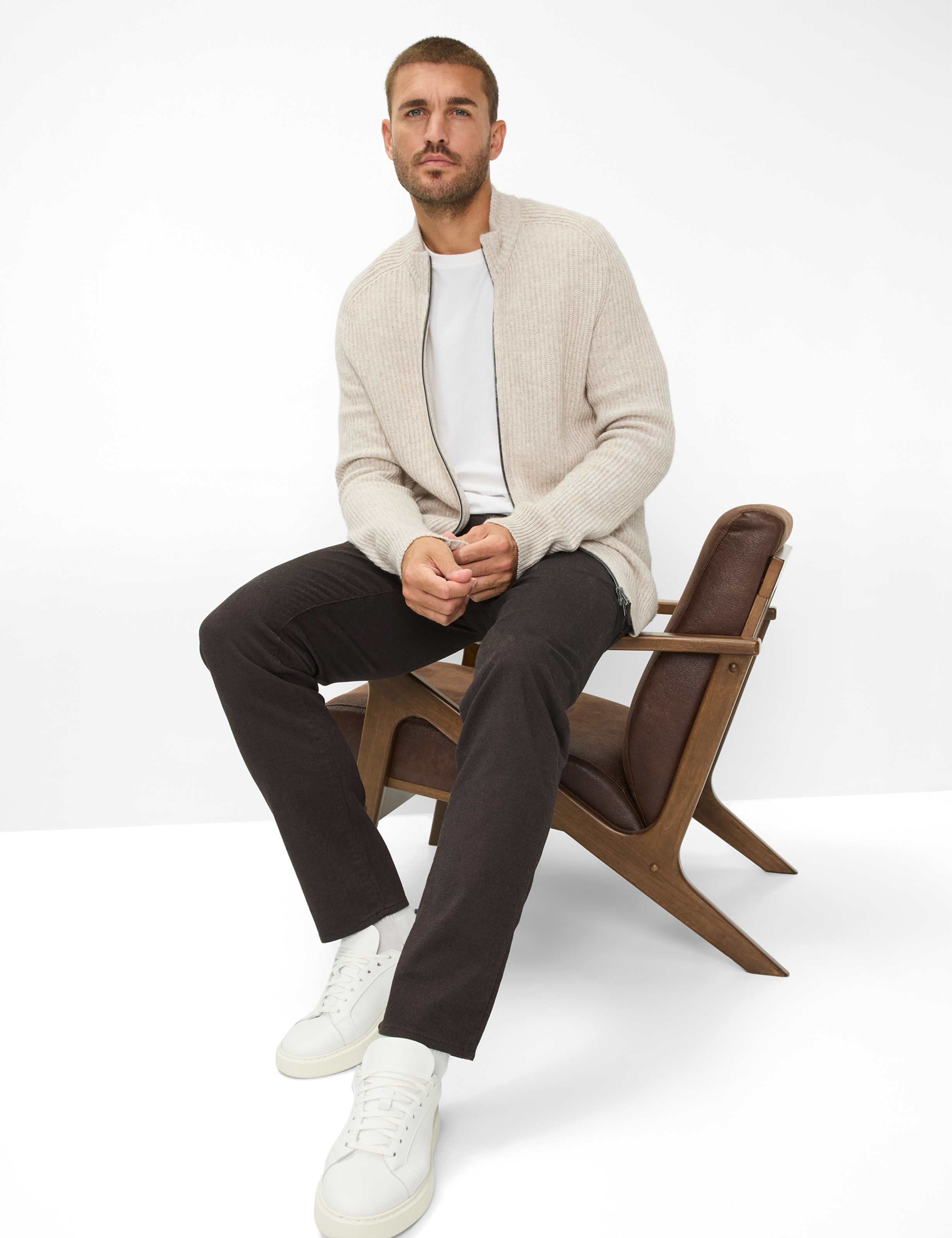 Herren Style CADIZ Dunkelbraun Straight Fit Detail 1