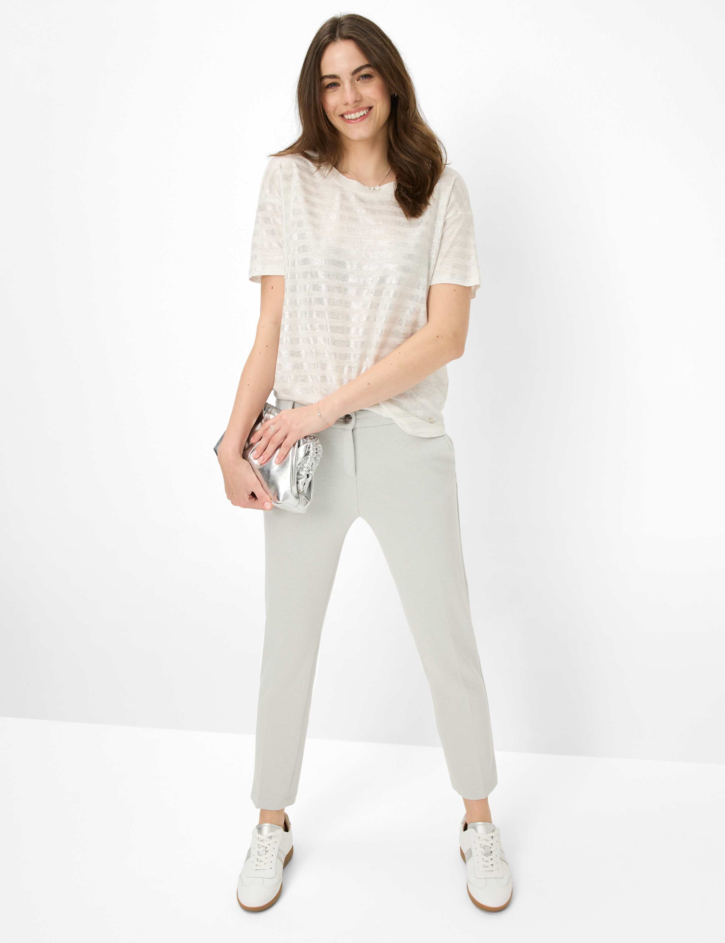 Femme Style MARON S Gris Clair Regular Fit Tenue du mannequin