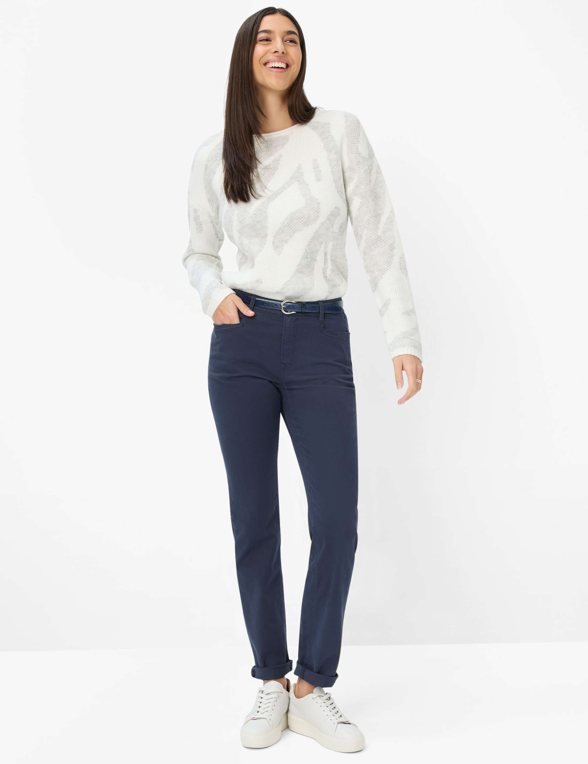 Damen Style MARY Dunkelblau Regular Fit Model Outfit
