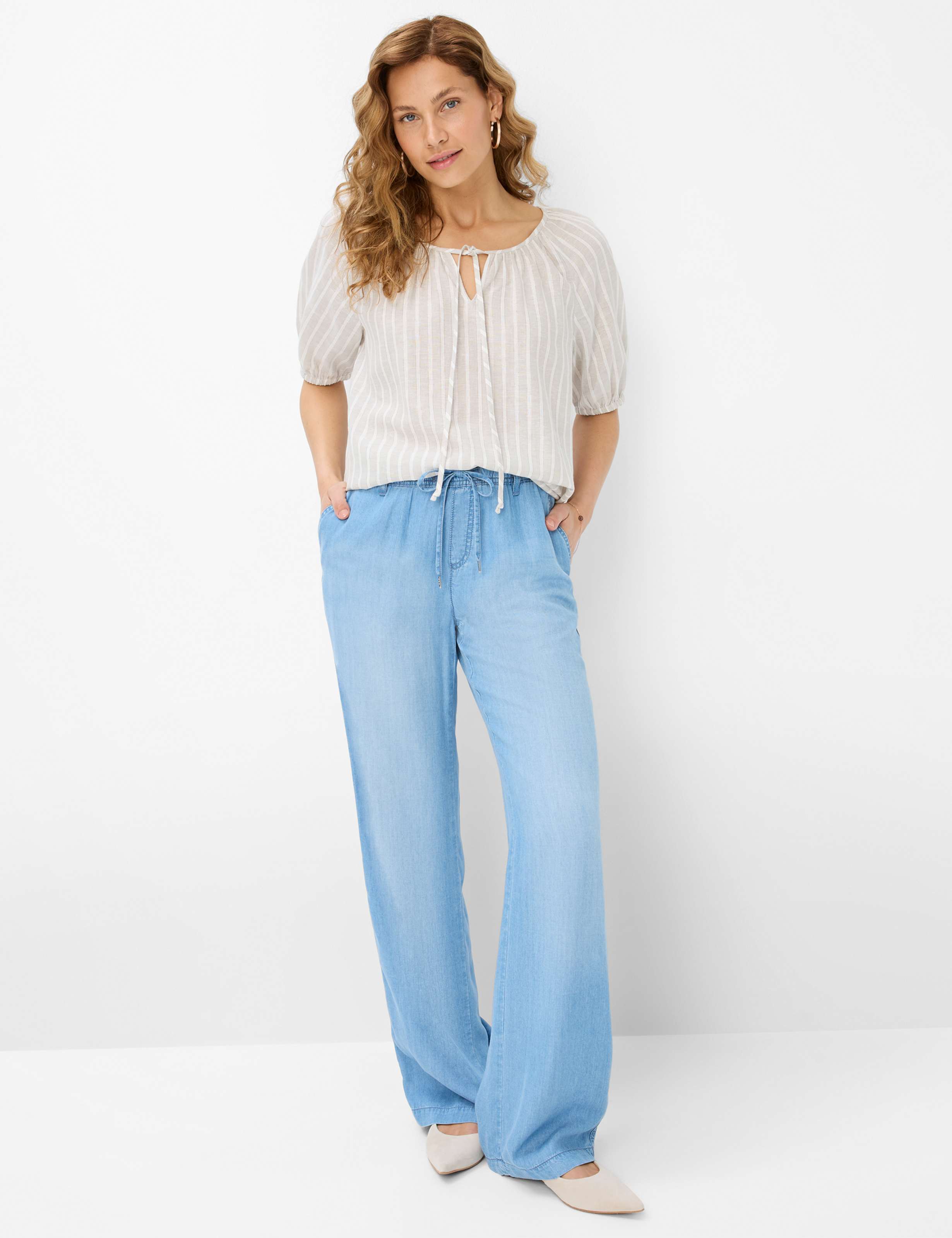 Dames Style VIVA Lichtbeige  Model outfit
