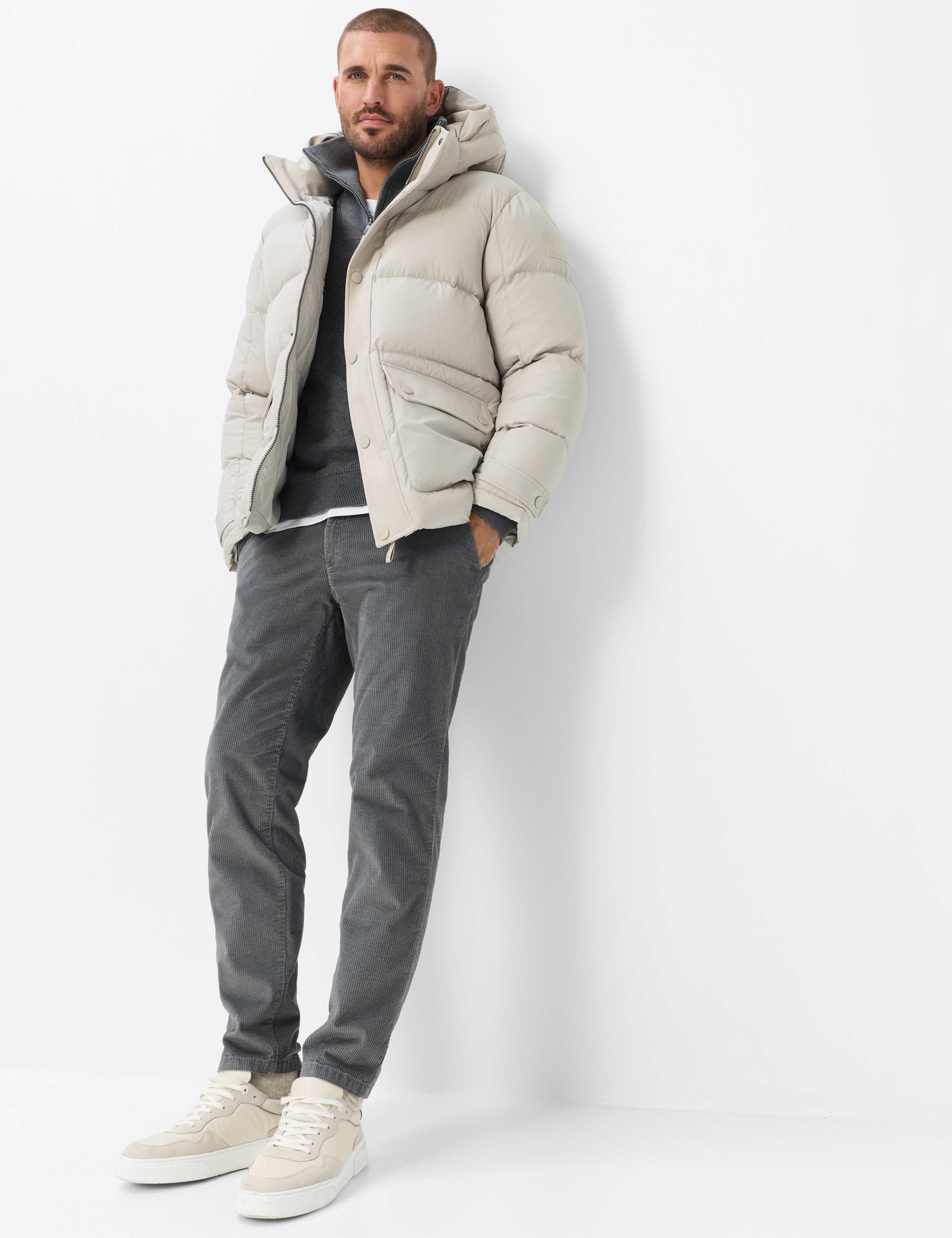 Herre Style PHIL Grå Tapered Fit Model Outfit