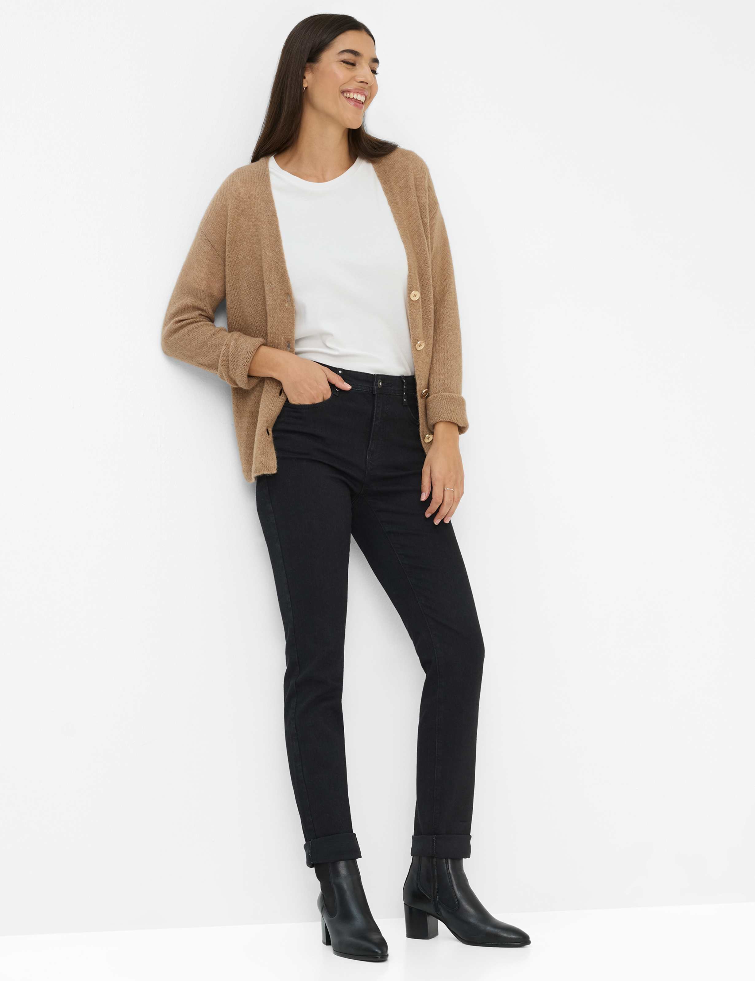 Damen Style MARY Denim Schwarz Regular Fit Model Outfit