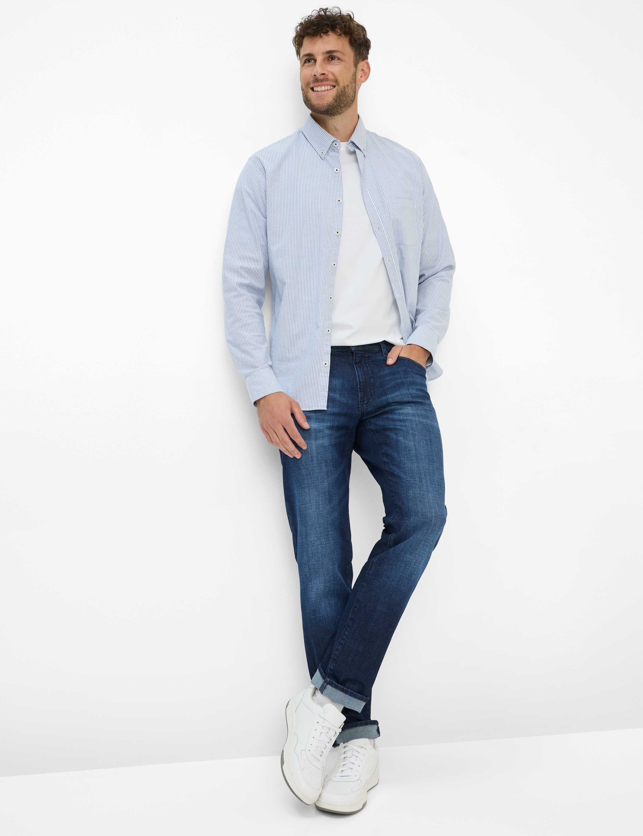 Men Style CHUCK Denim Blue Modern Fit Model Outfit