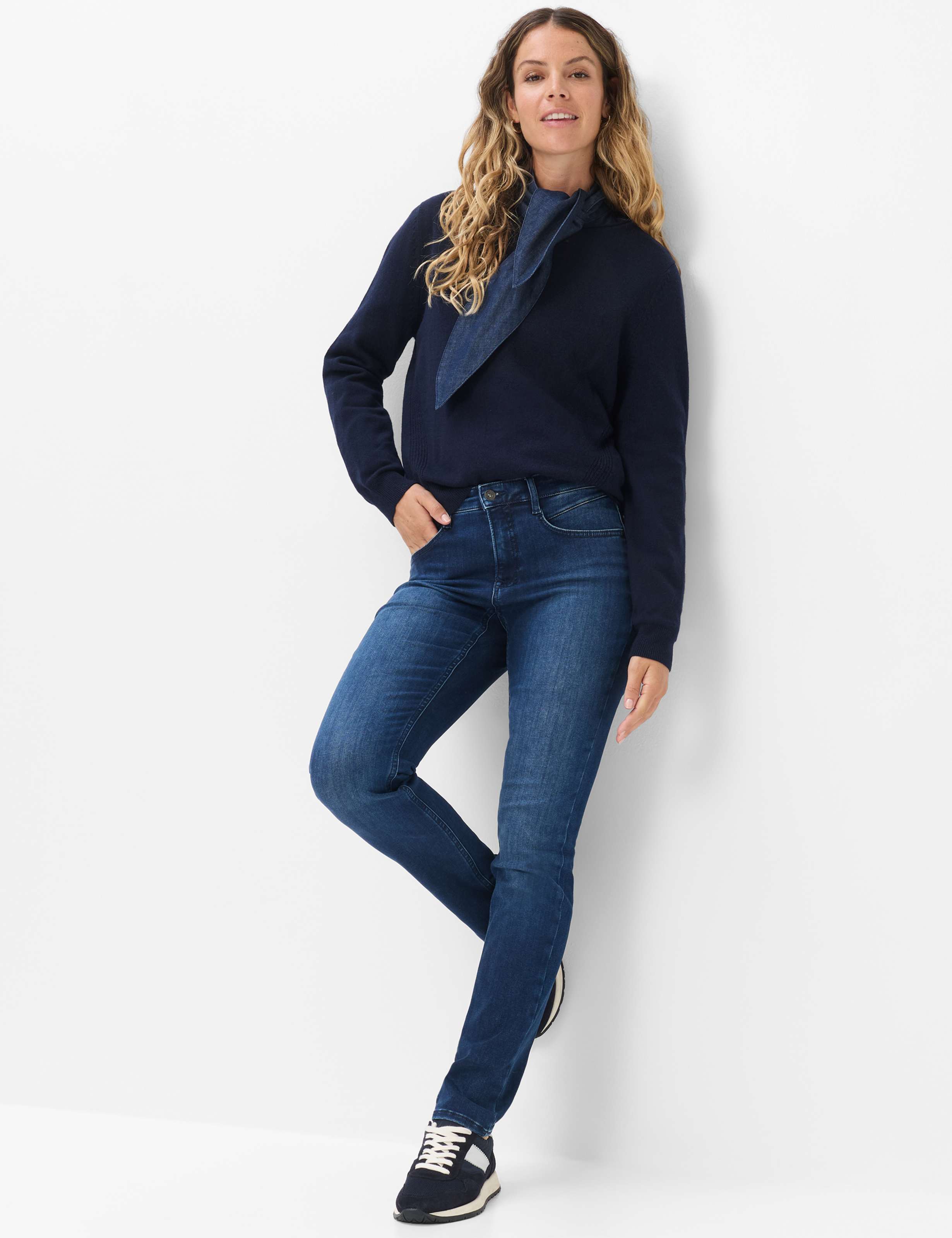 Women Style MARY Denim Blue Regular Regular Fit Model Outfit