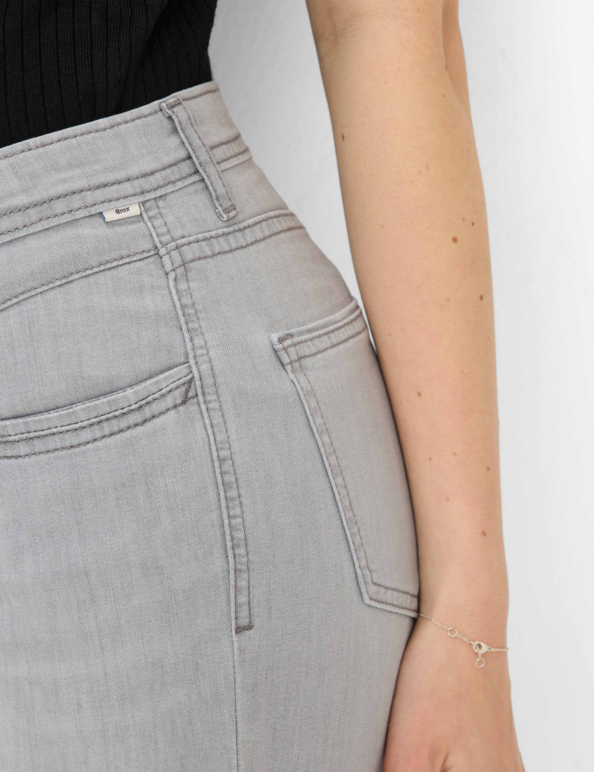 Women Style CAROLA Denim Light Gray Feminine Fit Detail 2