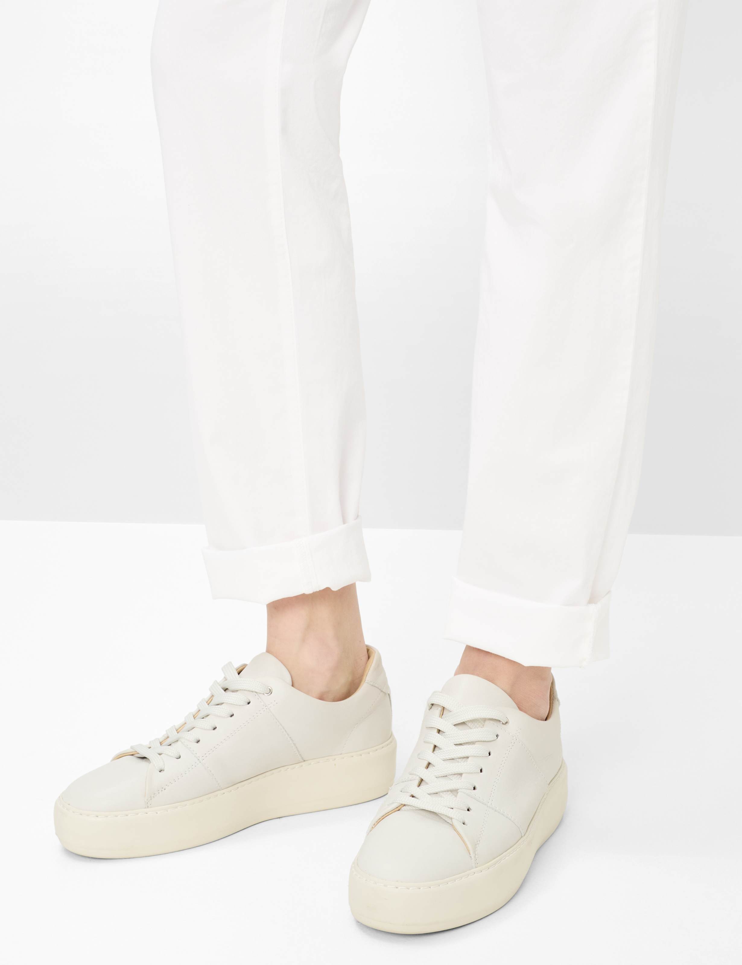 Damen Style CAROLA Weiß Feminine Fit Detail 2