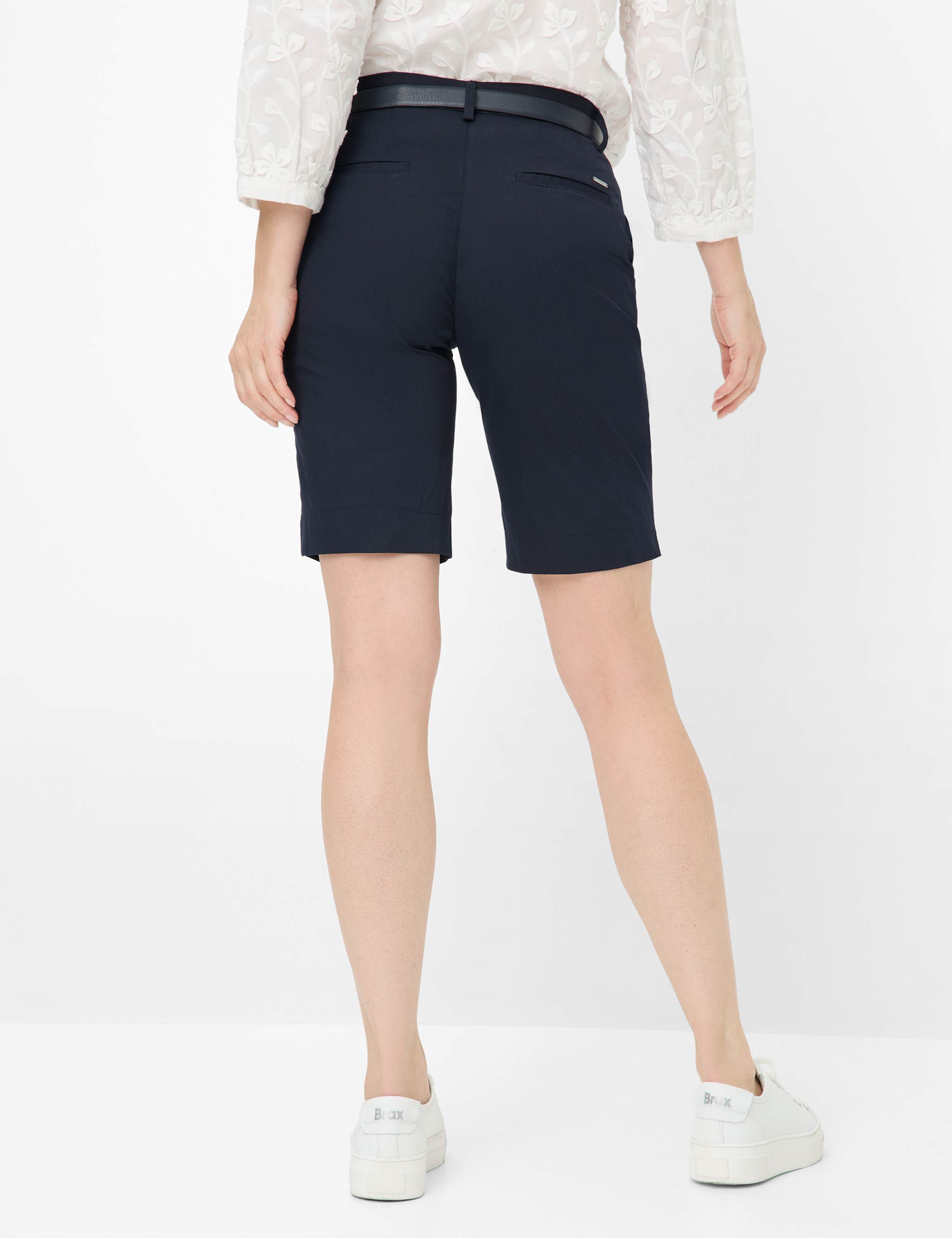 Damen Style MIA B Dunkelblau Regular Fit Model Rueck