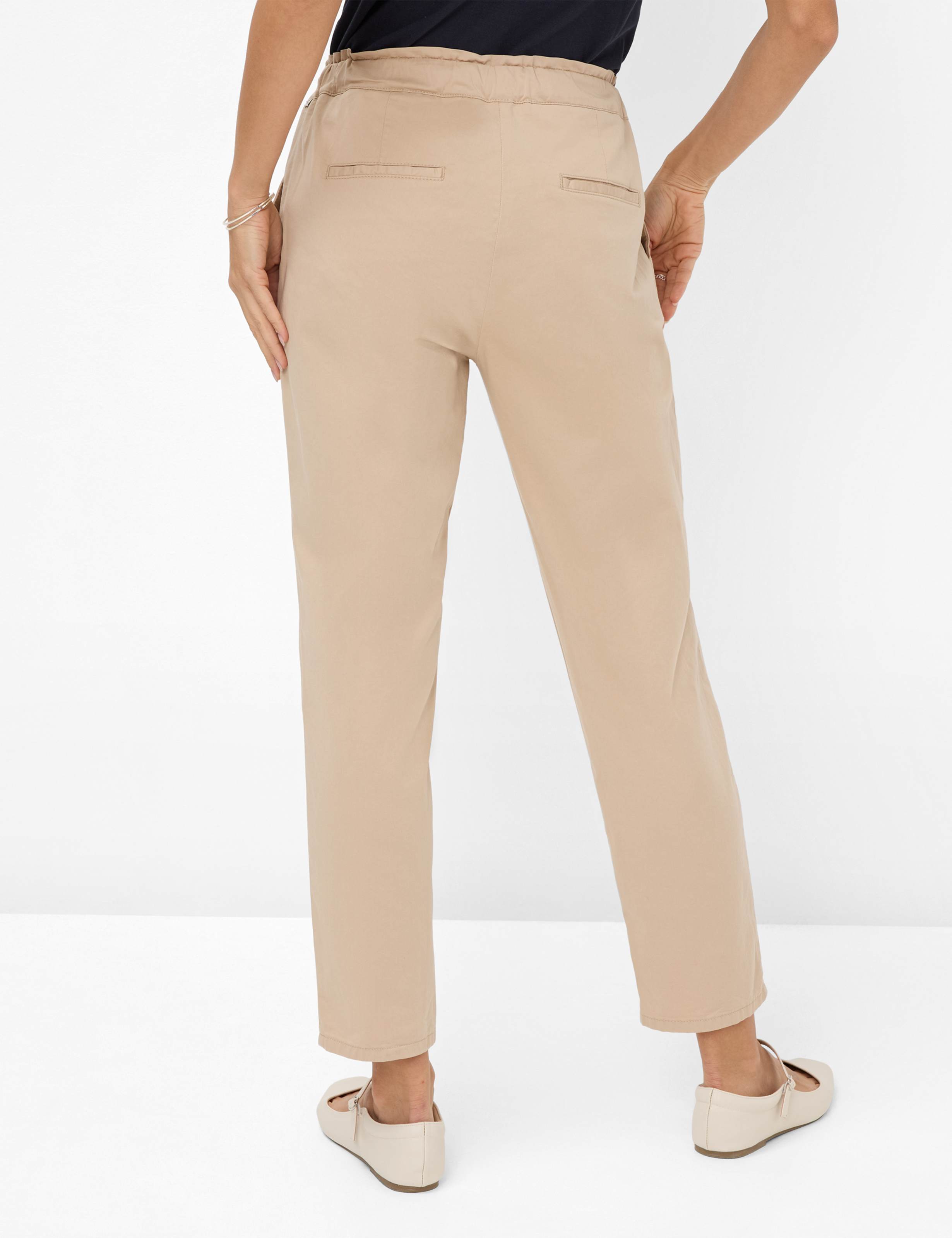 Damen Style MONA S Beige Relaxed Fit Model Rueck