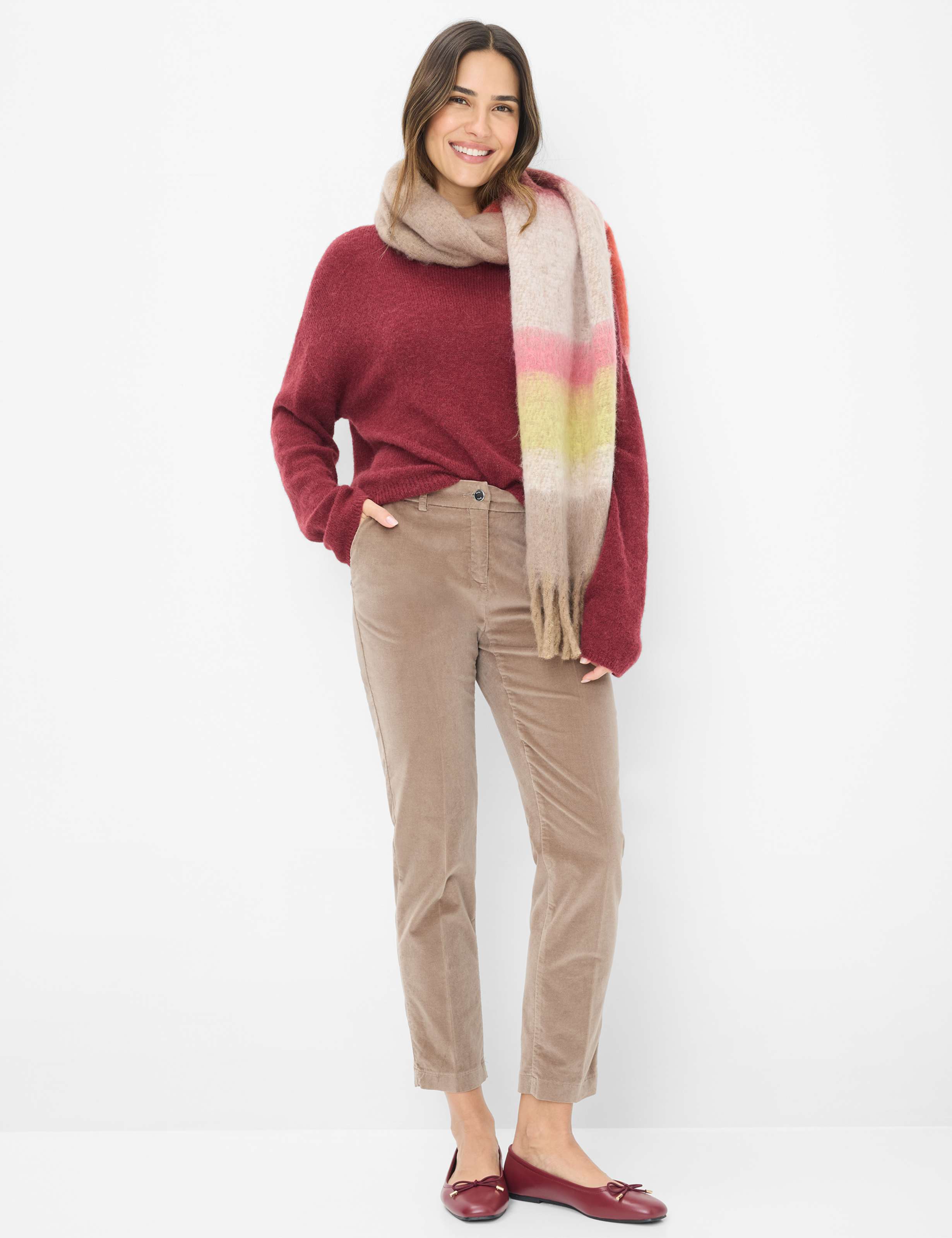 Damen Style MARON S Hellbraun Regular Fit Model Outfit