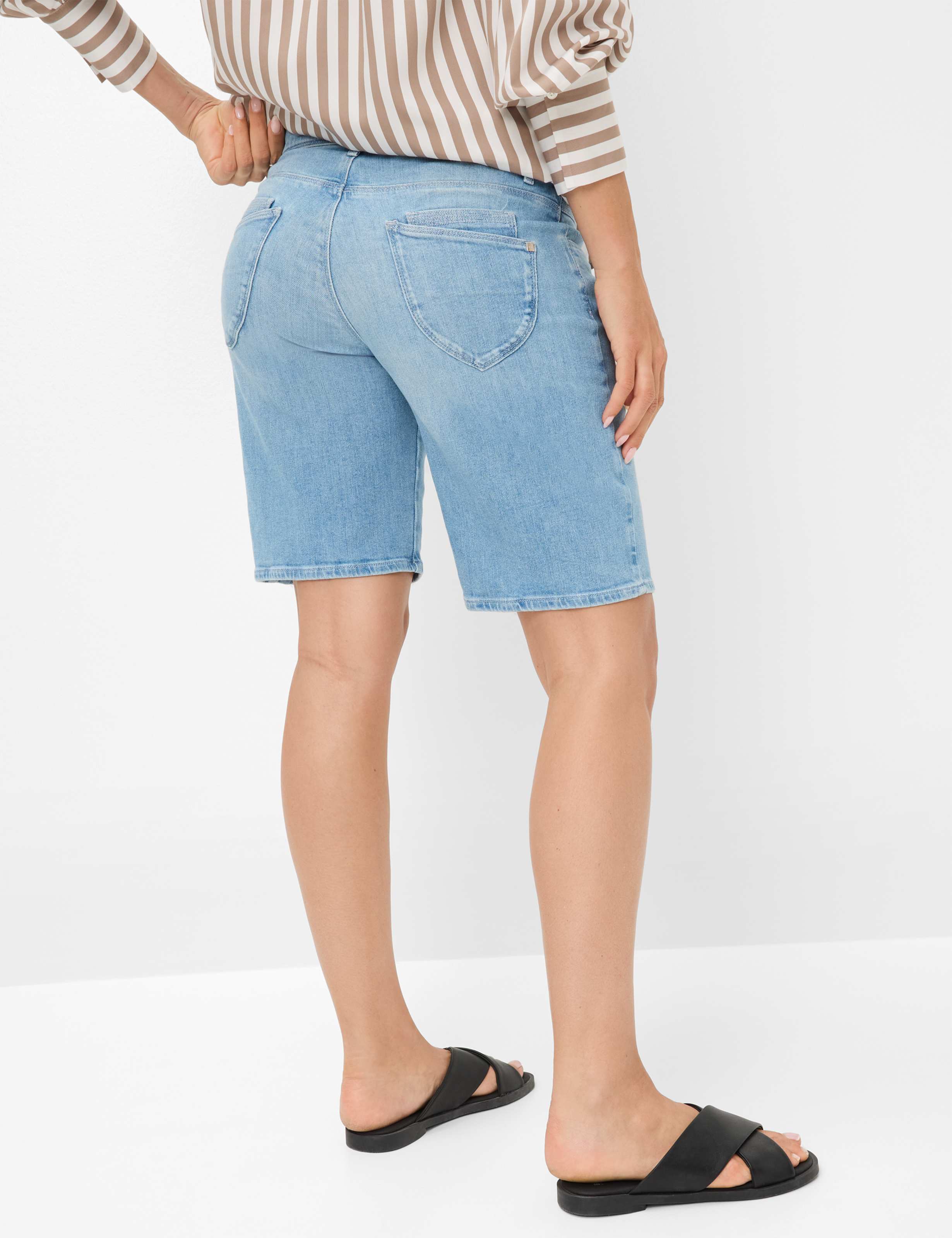 Dames Style MEL B Denim Blauw Relaxed Fit Model achterkant
