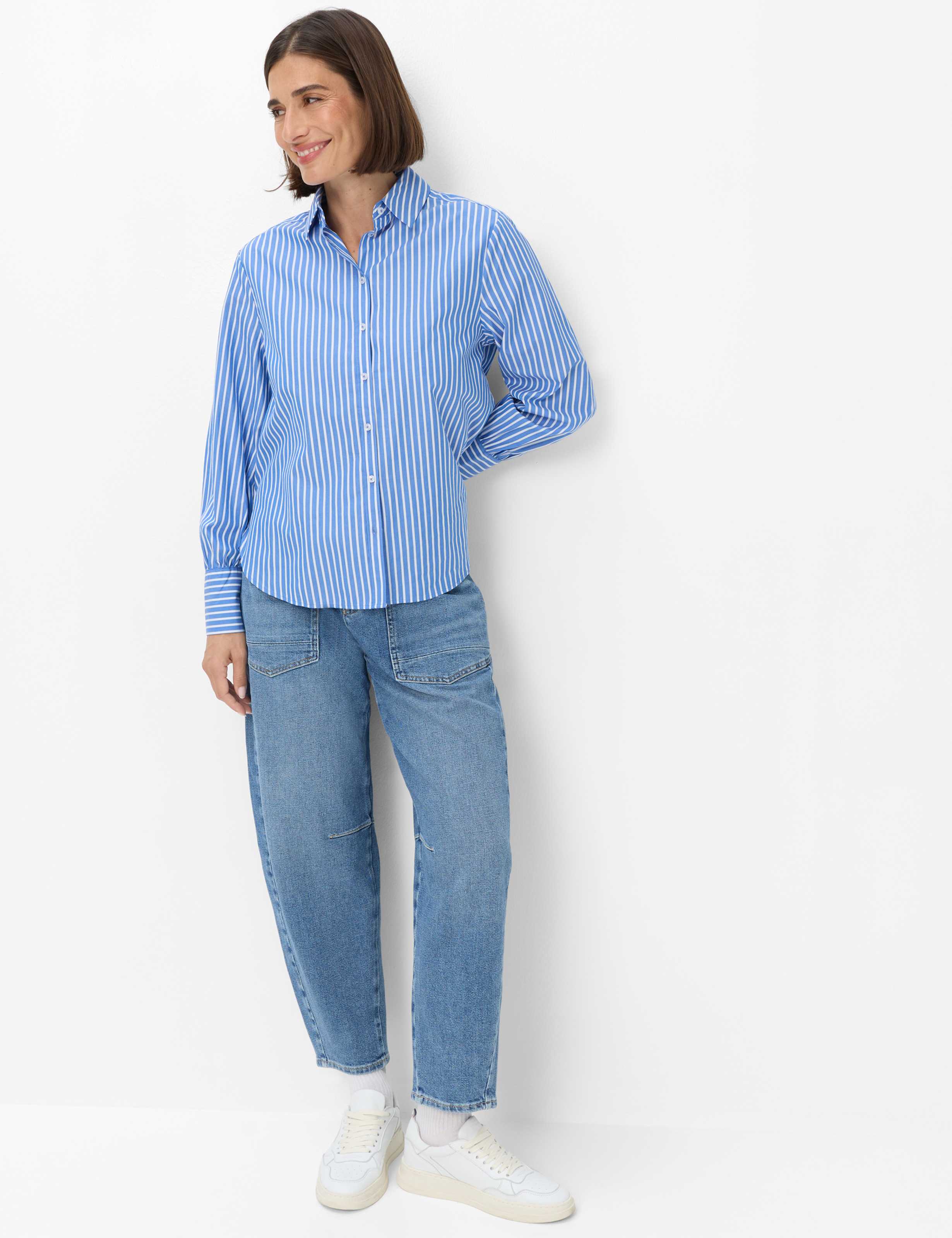 Women Style VIC Blue  Model Outfit