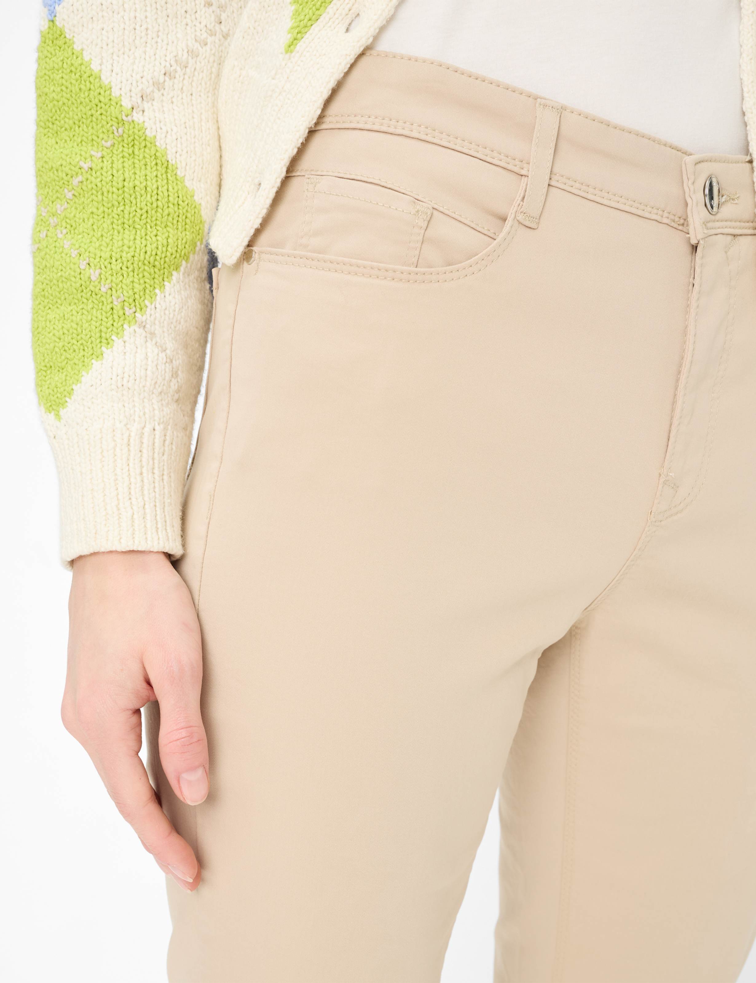 Women Style CAROLA Beige Feminine Fit Detail 2