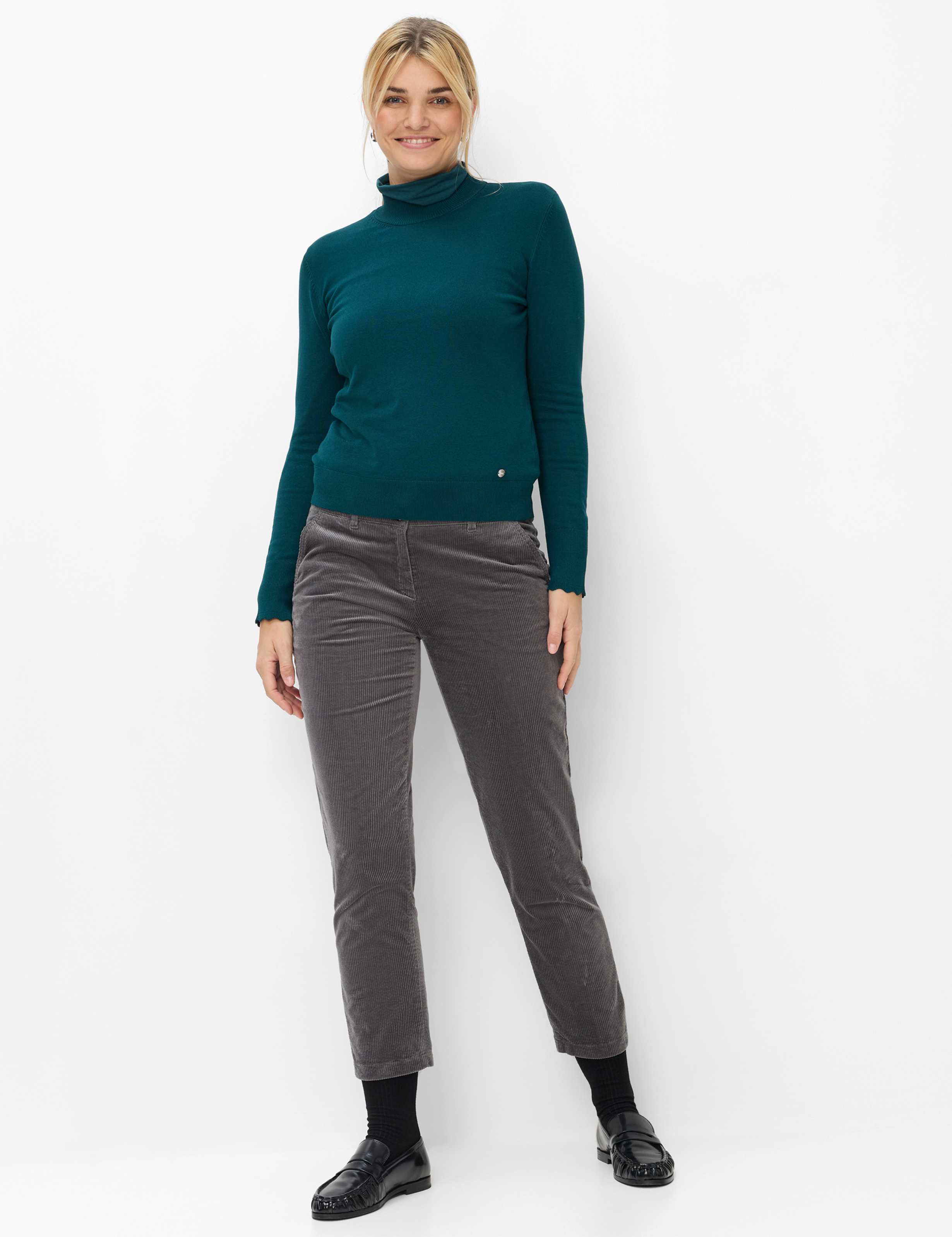 Femme Style MARON S Gris Moyen Regular Fit Tenue du mannequin