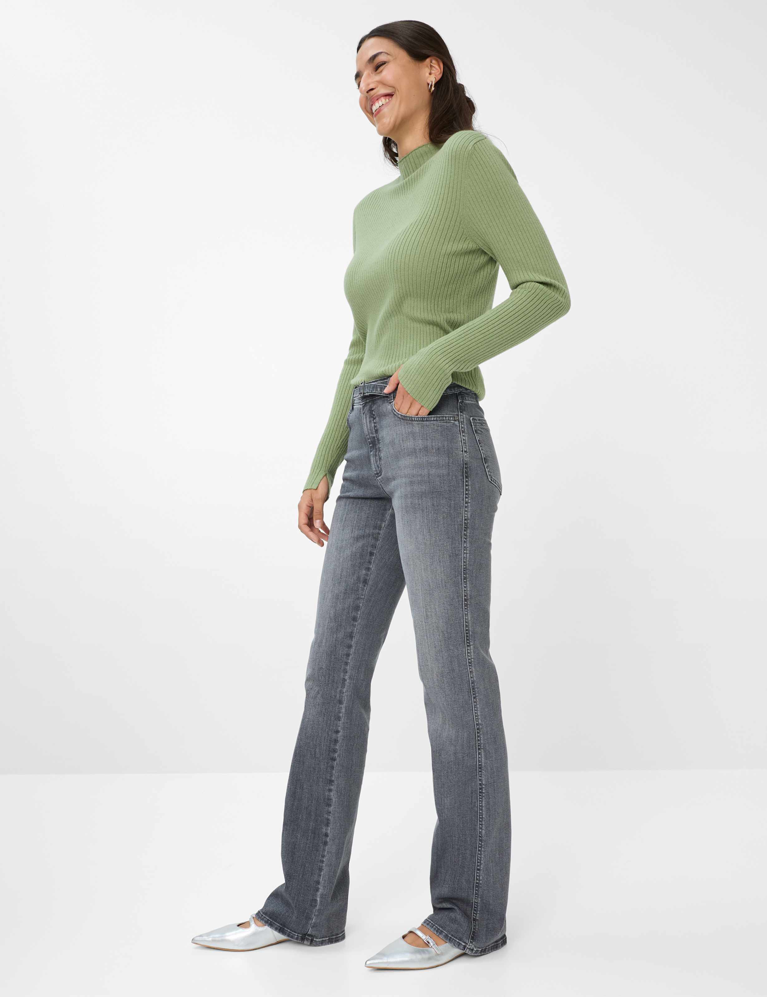 Femme Style MARY Denim Gris Moyen Regular Fit Tenue du mannequin