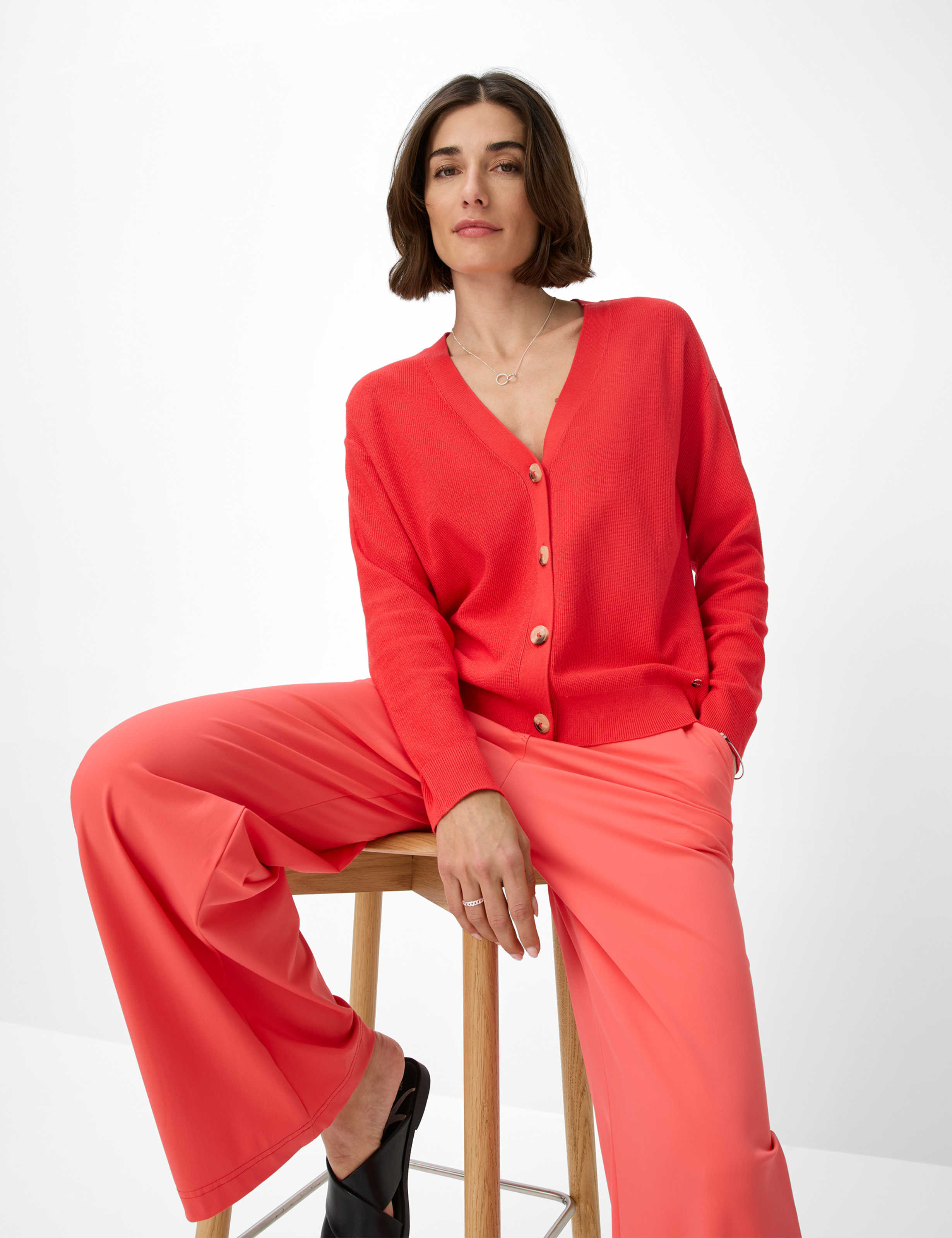 Women Style ANIQUE Red  Detail 1