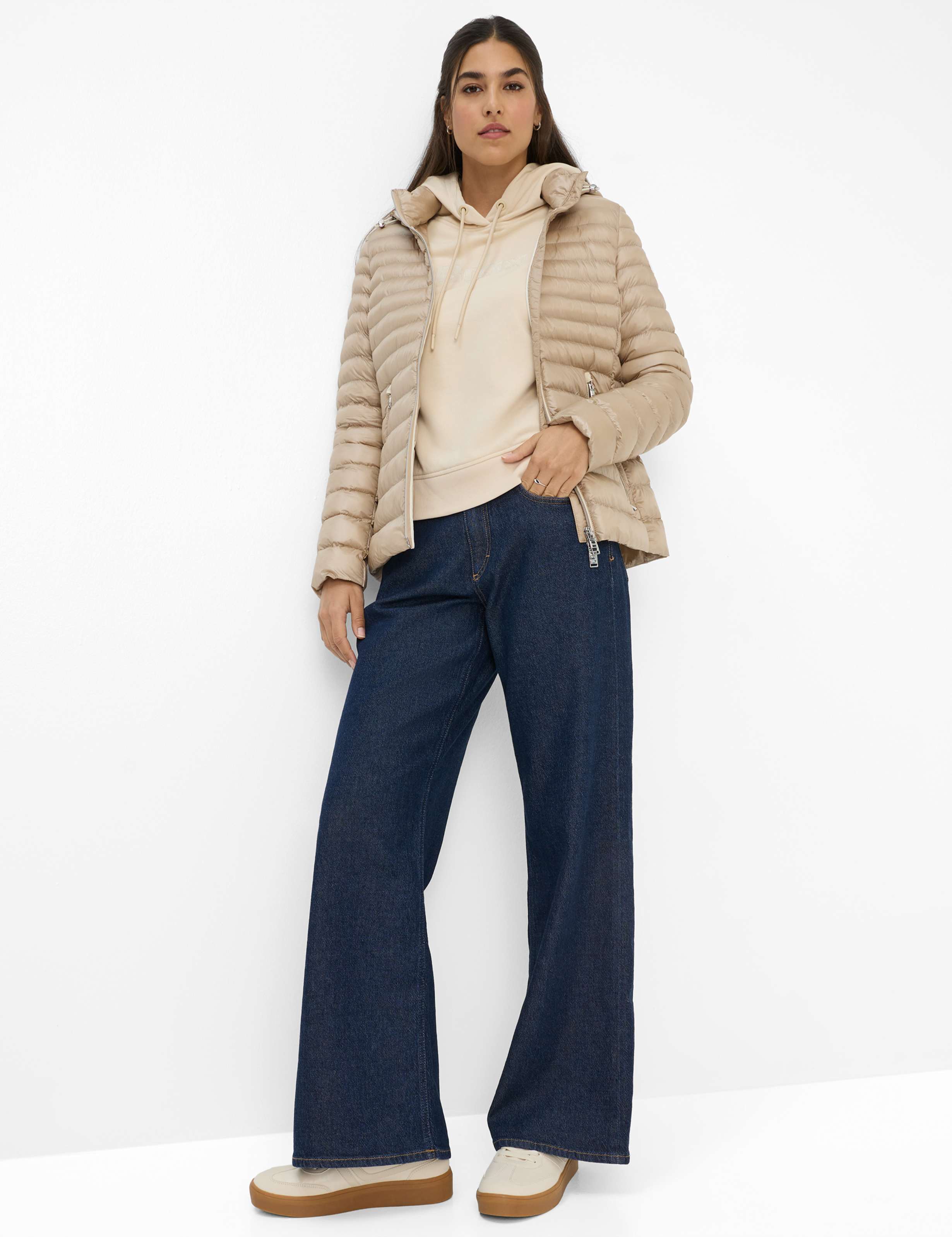 Damen Style BERN Beige  Model Outfit