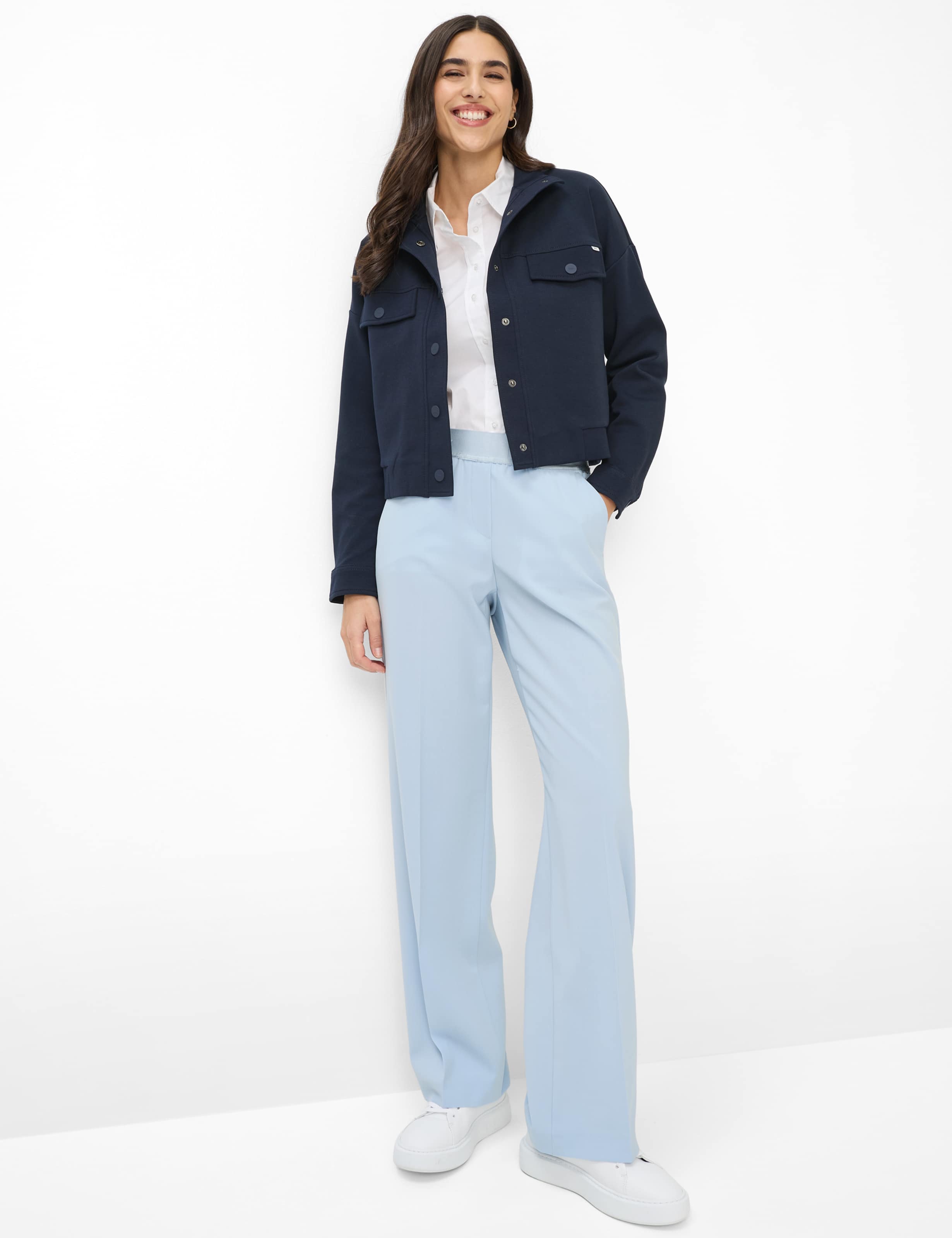 Damen Style MAINE Hellblau Wide Leg Model Outfit