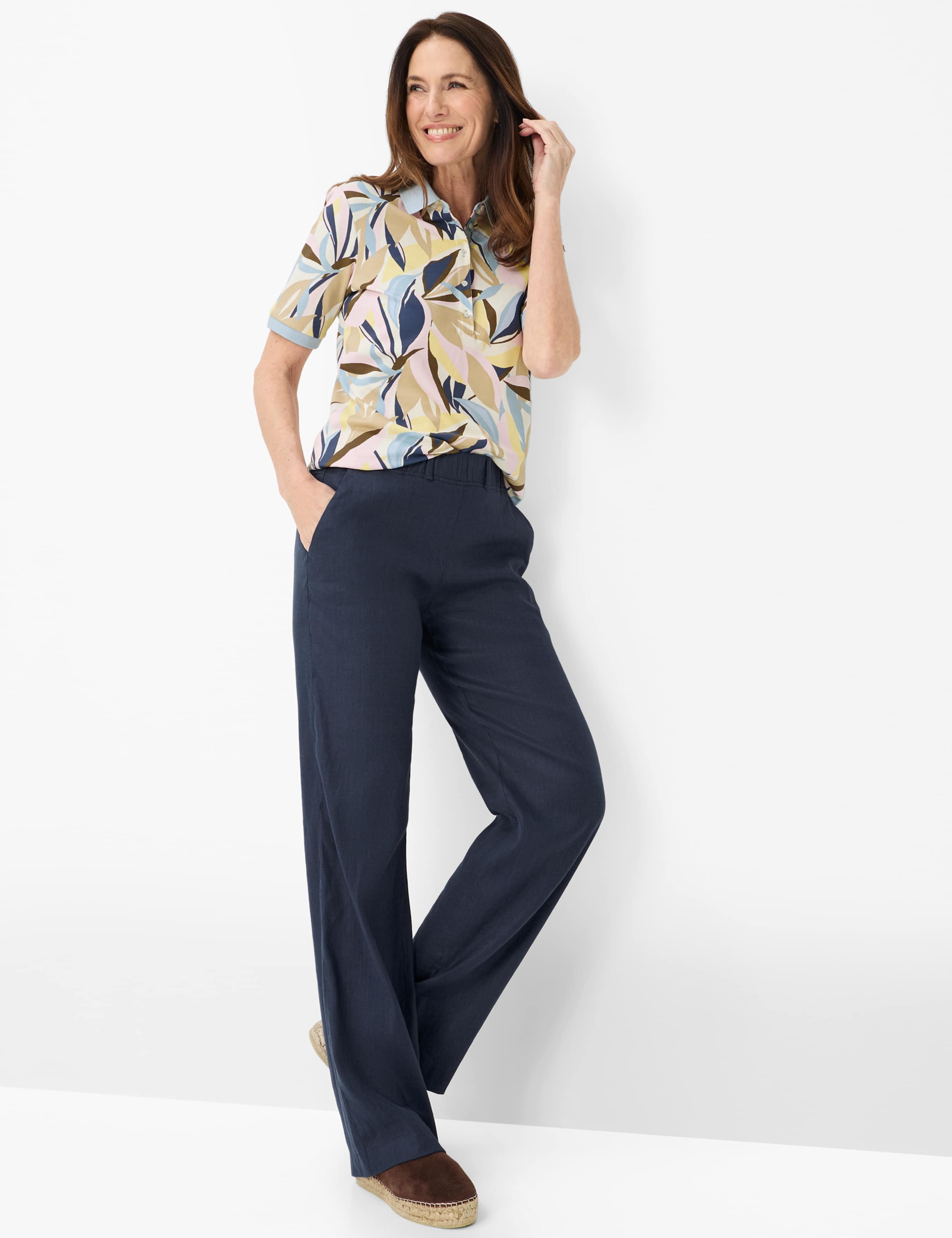Damen Style PAM FLARED Dunkelblau Slim Fit Model Outfit
