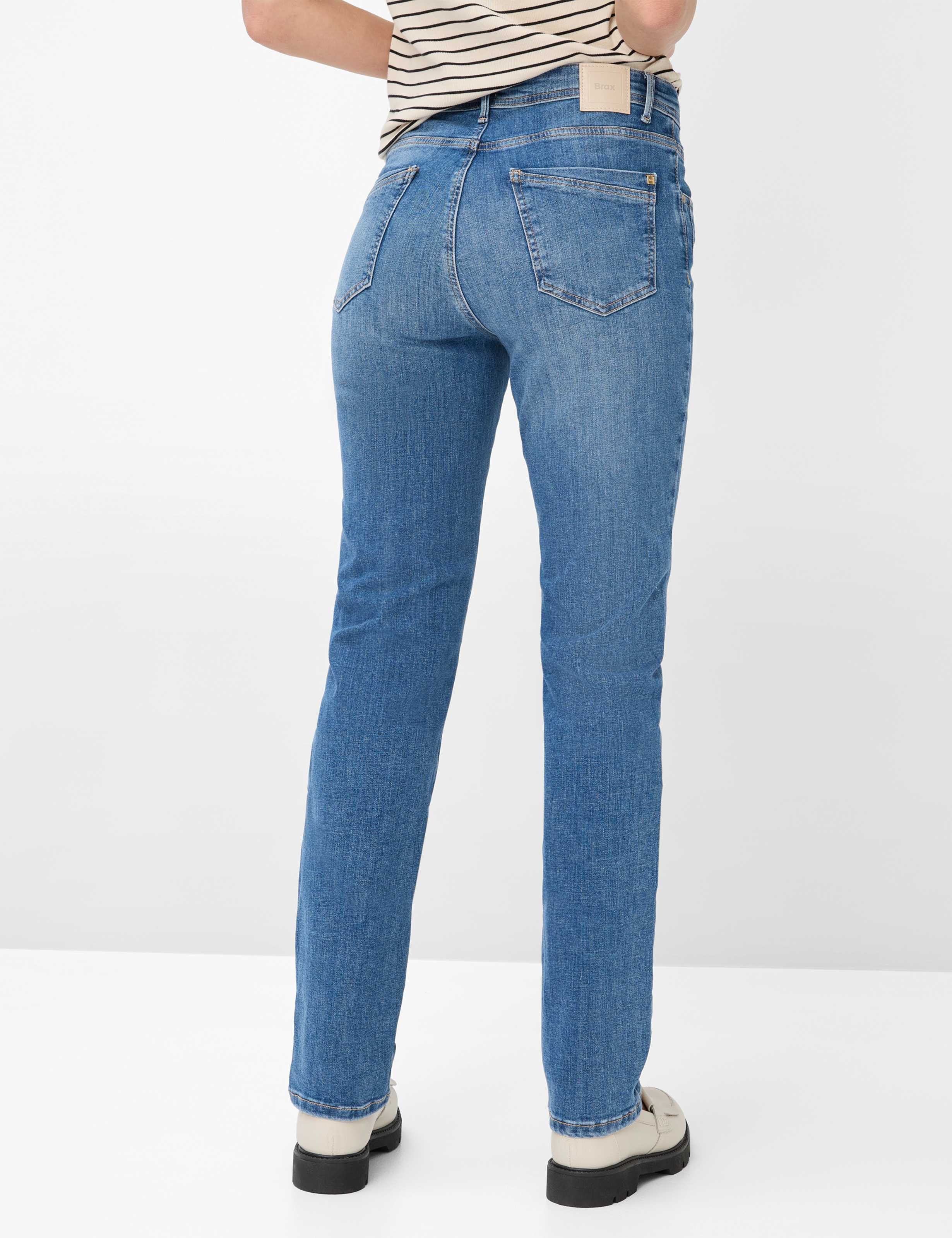 Damen Style CAROLA Denim Blau Feminine Fit Model Rueck