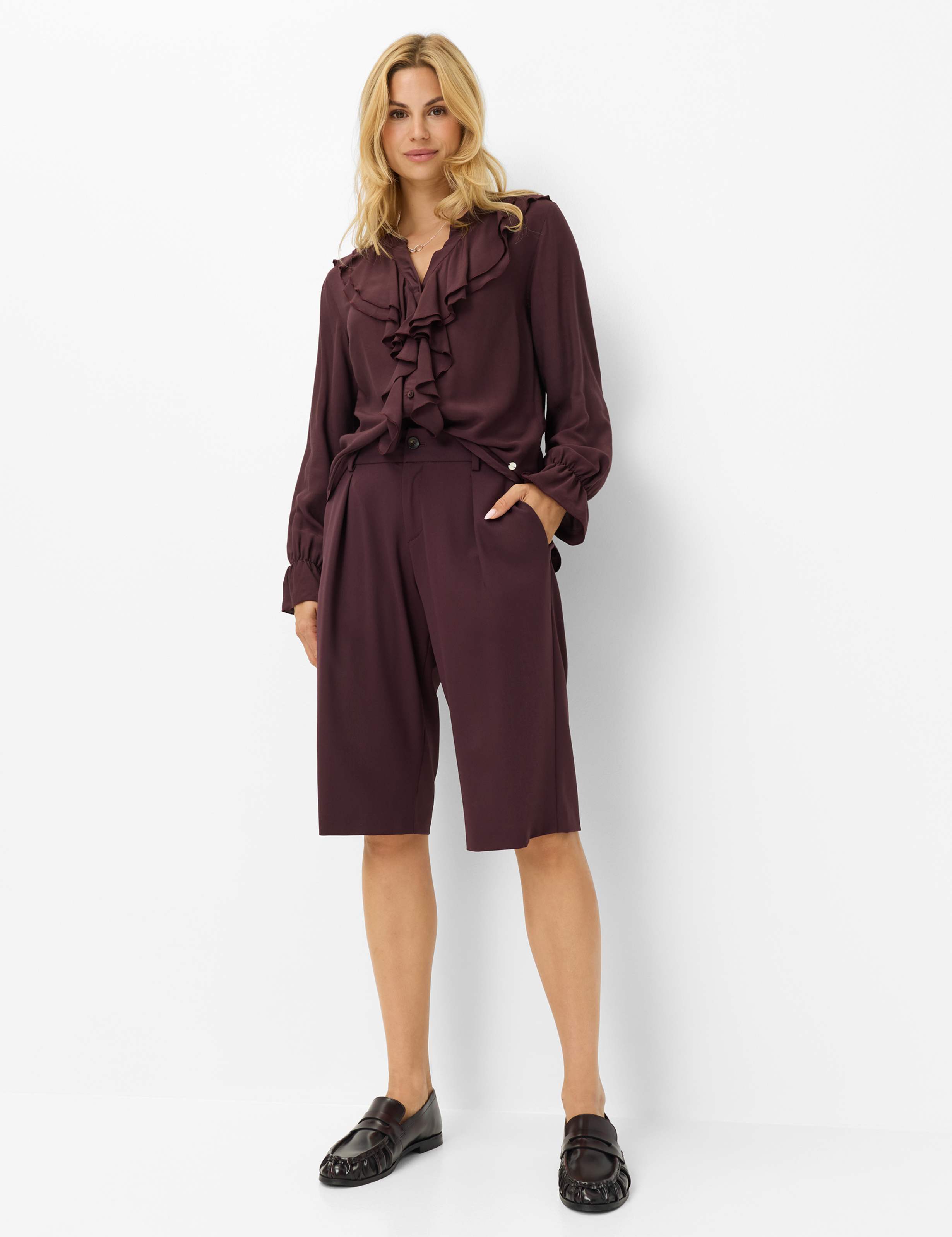 Dames Style MILLA B Donkerpaars Tapered Fit Model outfit