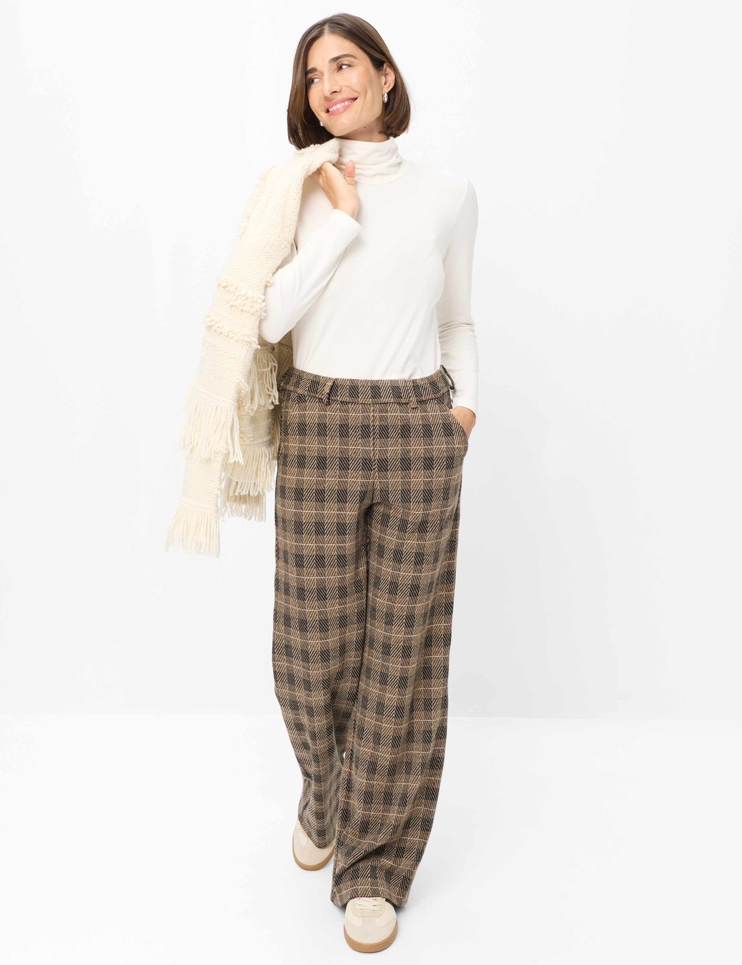 Femme Style CARINA L Offwhite  Tenue du mannequin