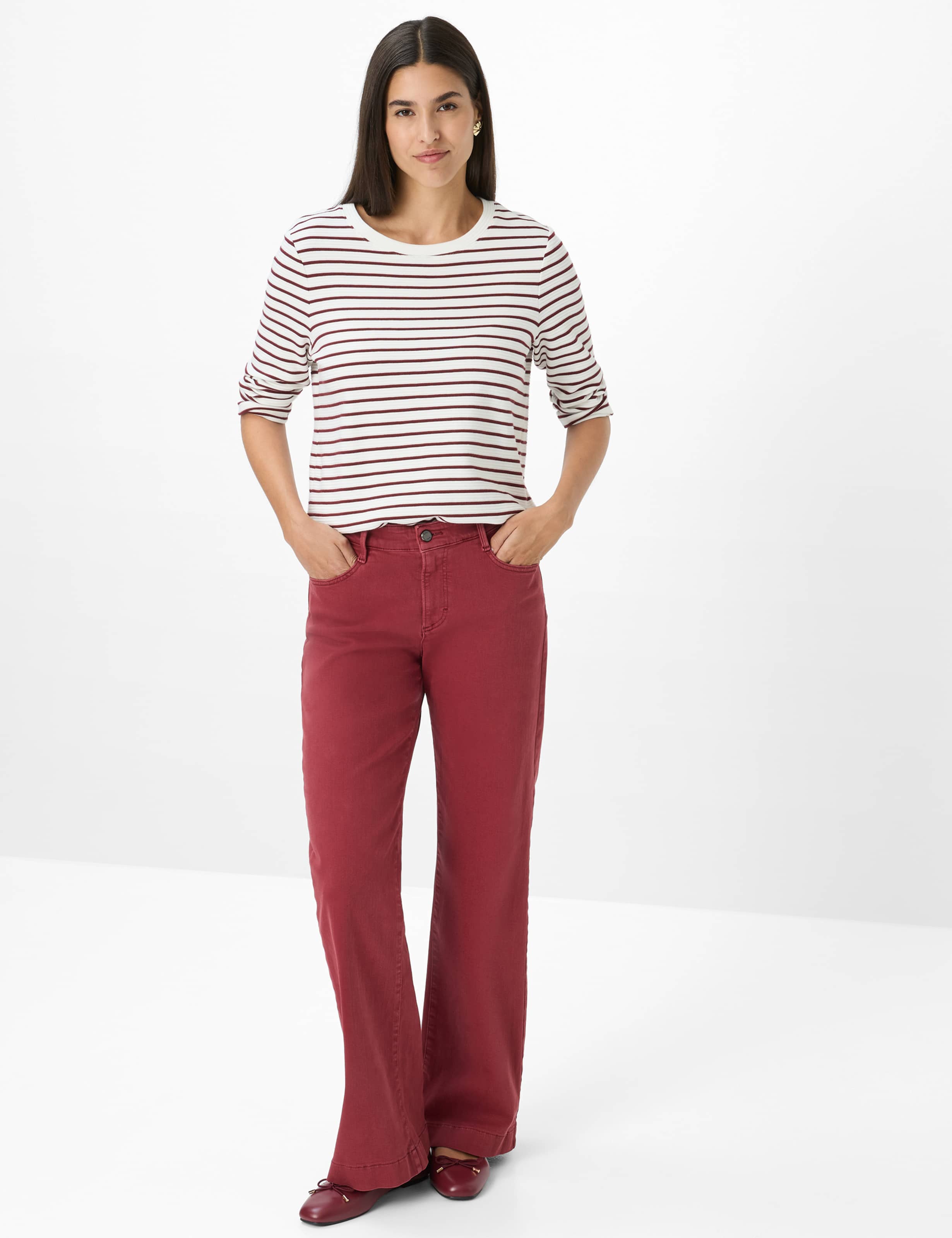Damen Style MAINE Denim Dunkelrot Wide Leg Model Outfit