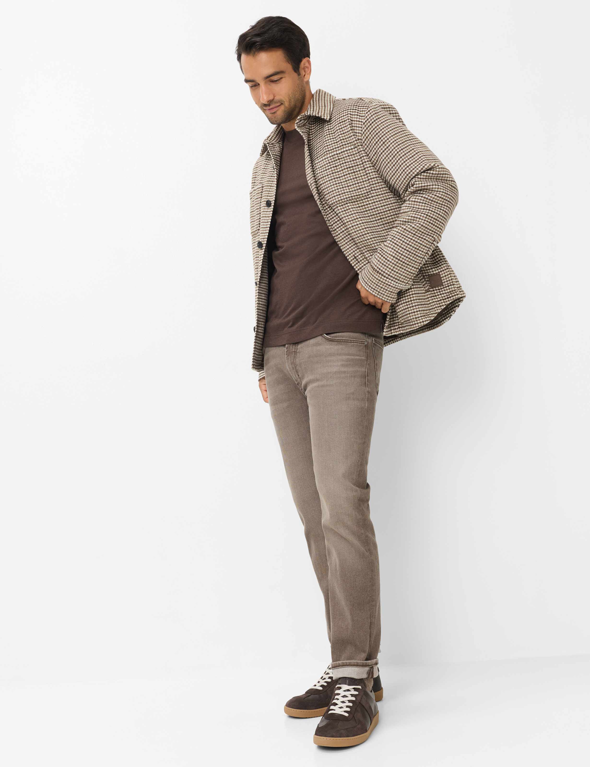 Heren Style CLINT Denim Donkerbruin Relaxed Fit Model outfit
