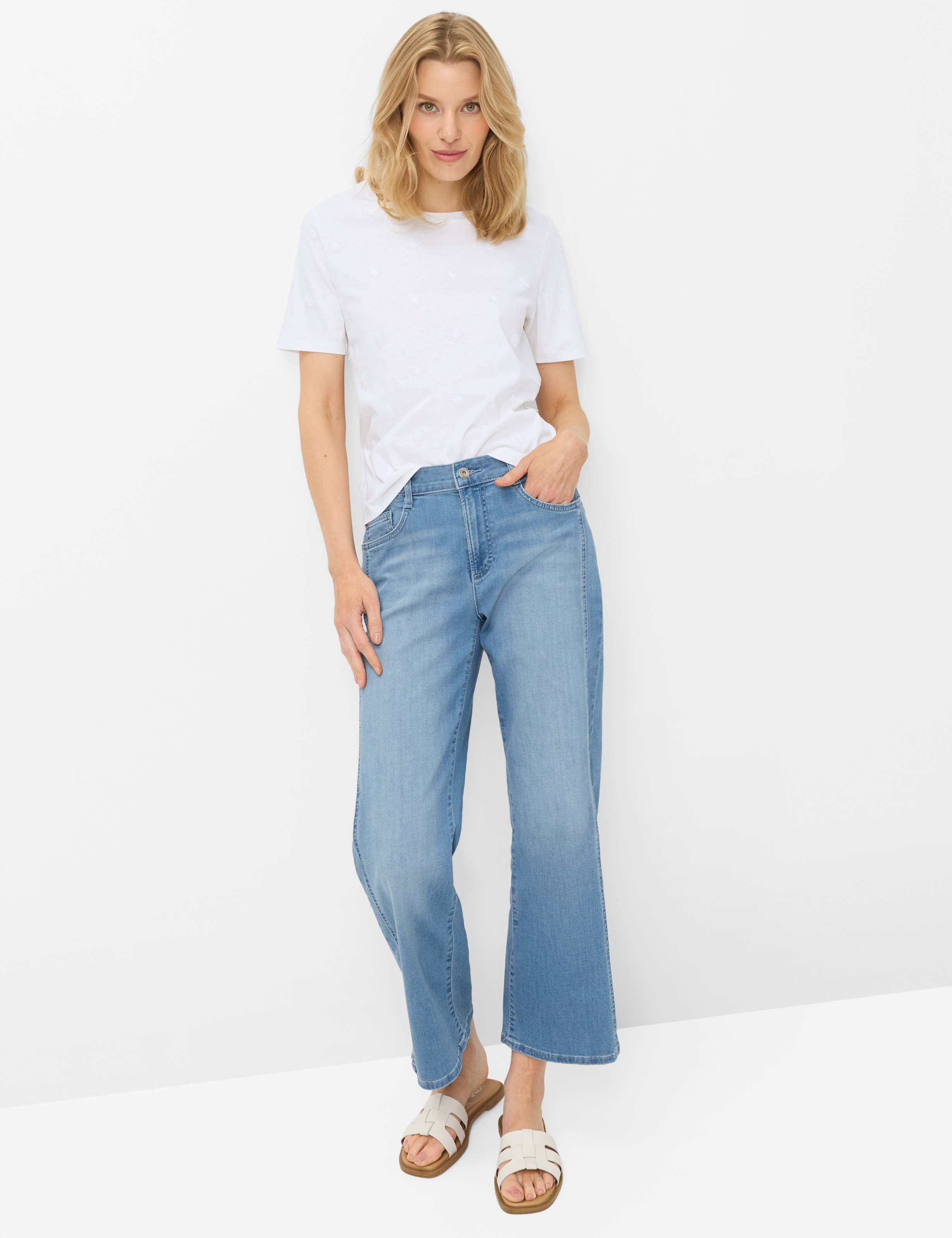 Femme Style CIRA S Blanc Crème  Tenue du mannequin