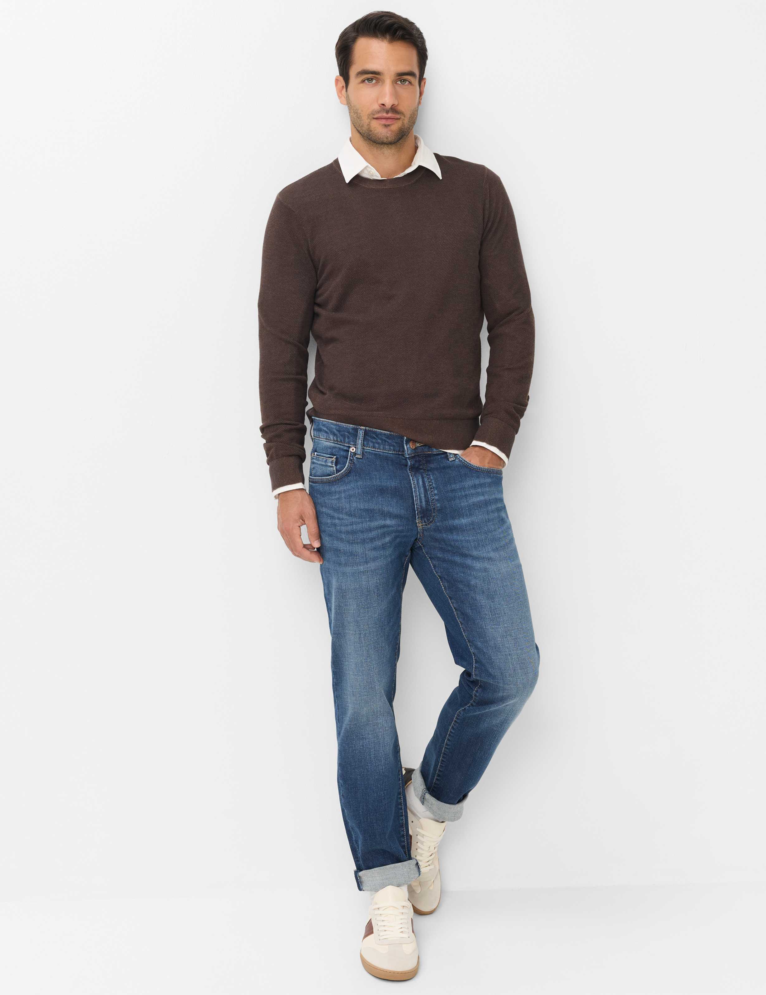 Homme Style CHUCK Denim Bleu Modern Fit Tenue du mannequin