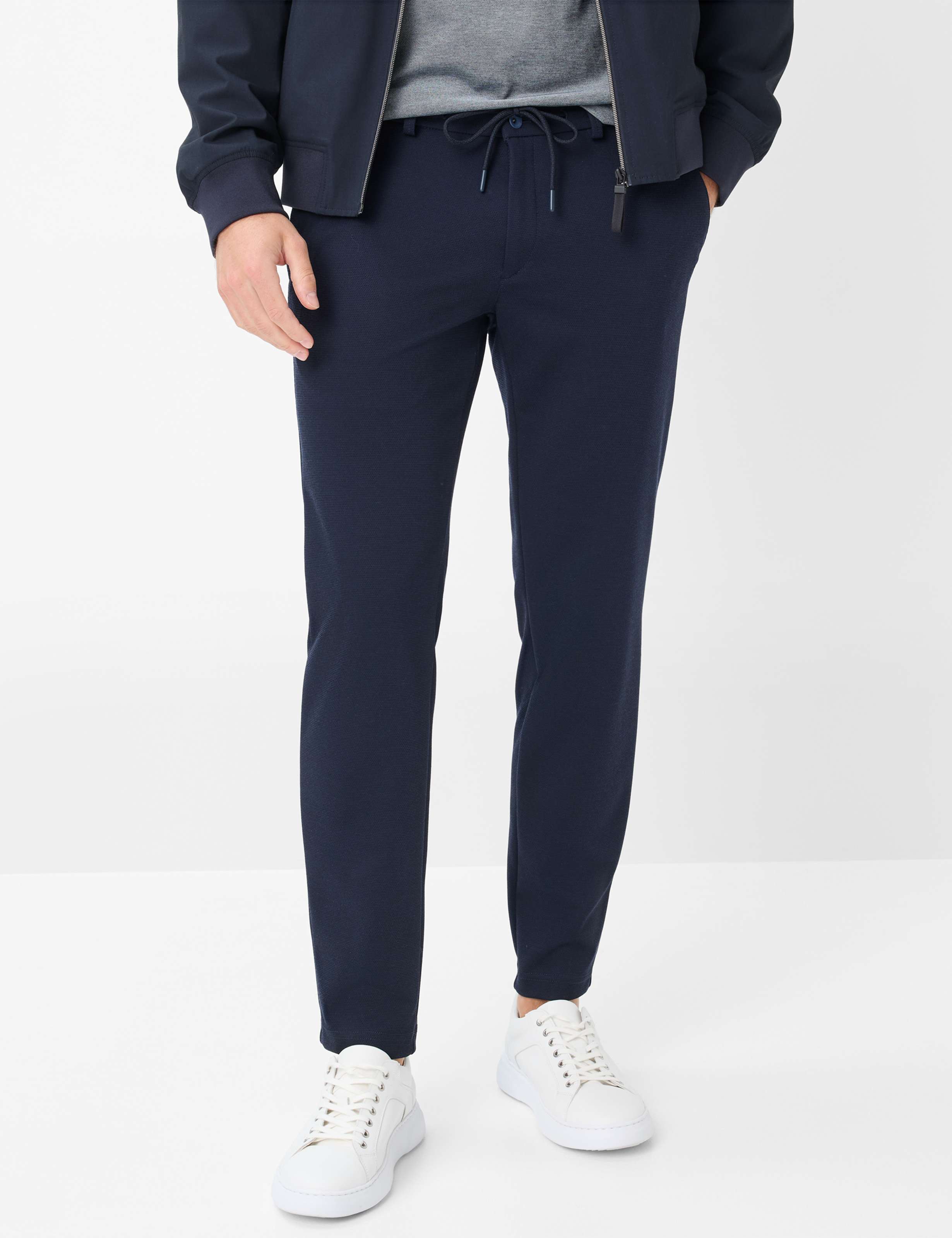 Herren Style SILVIO Dunkelblau Modern Fit Model Front