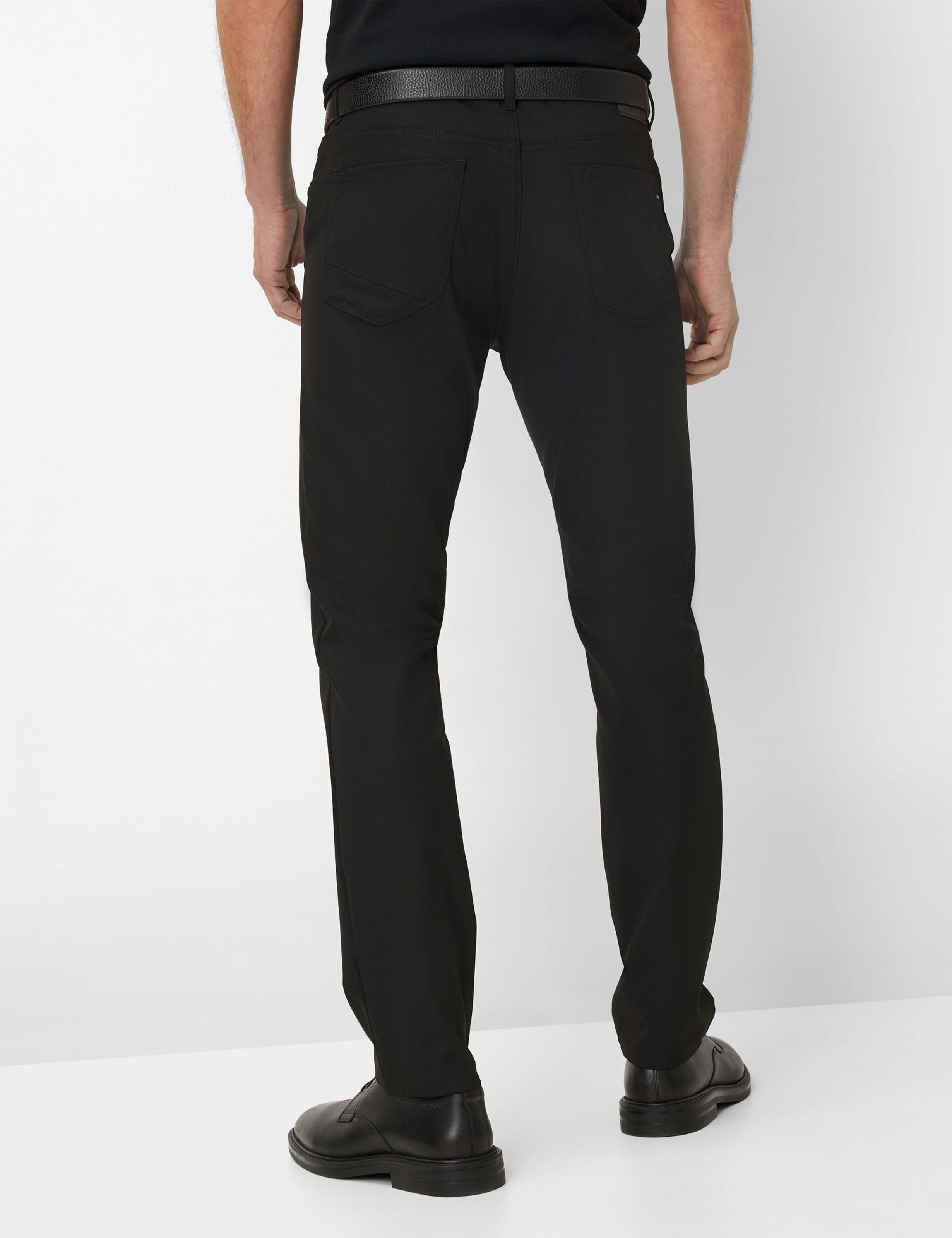 Herren Style CHUCK Schwarz Modern Fit Model Rueck