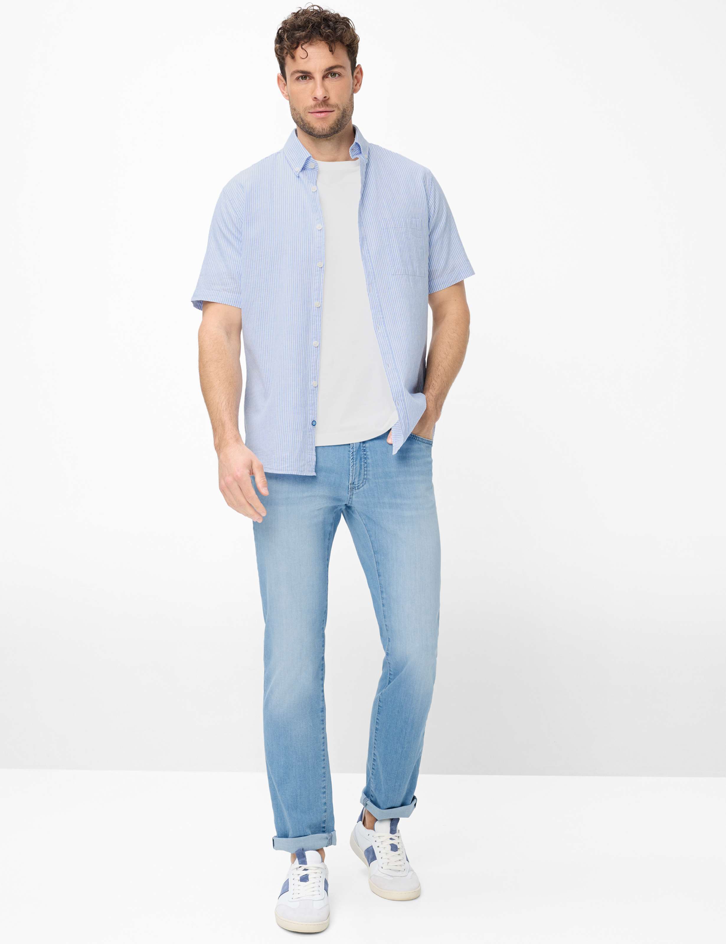 Men Style CHUCK Denim Blue Modern Fit Model Outfit