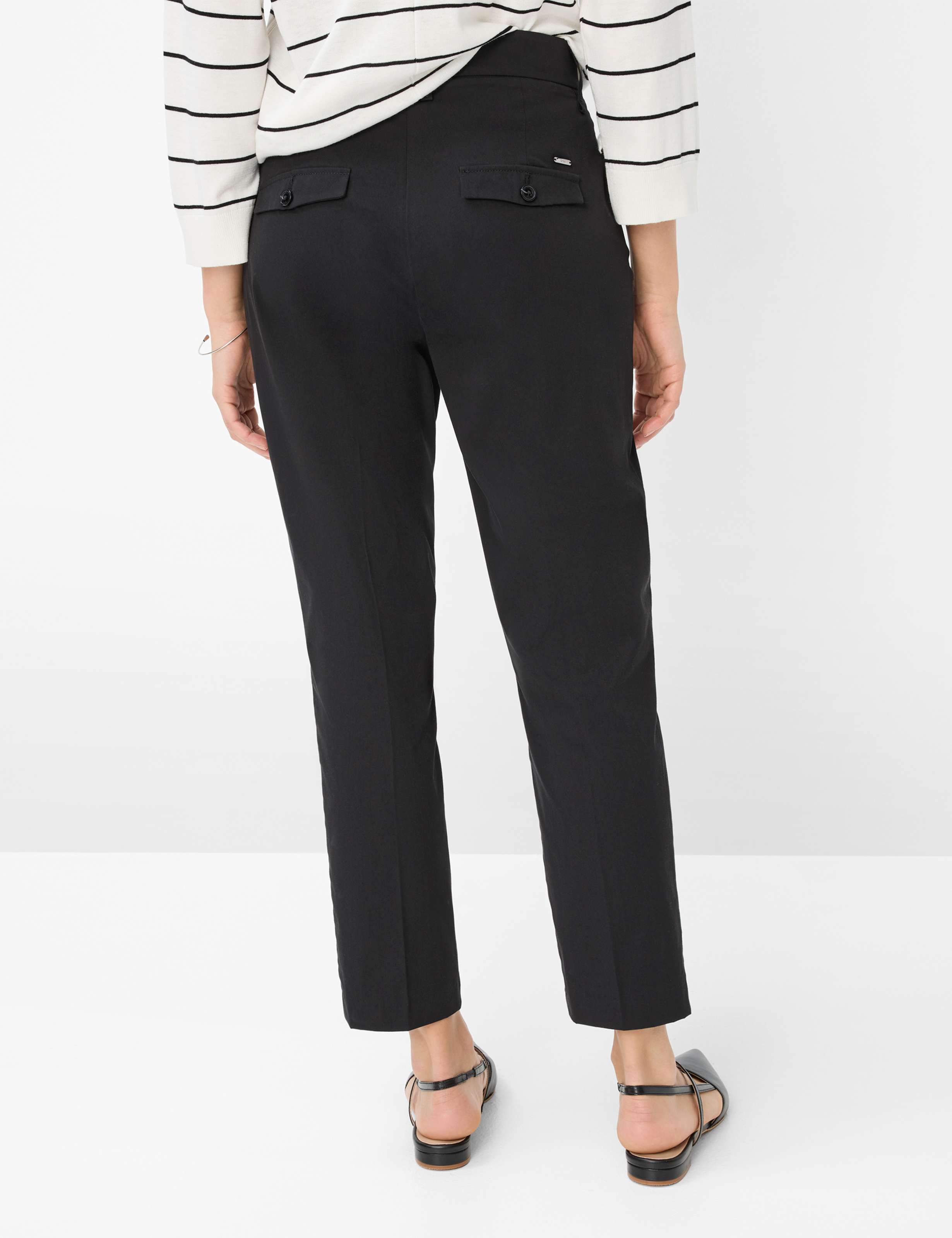 Damen Style MARA S Schwarz Regular Fit Model Rueck
