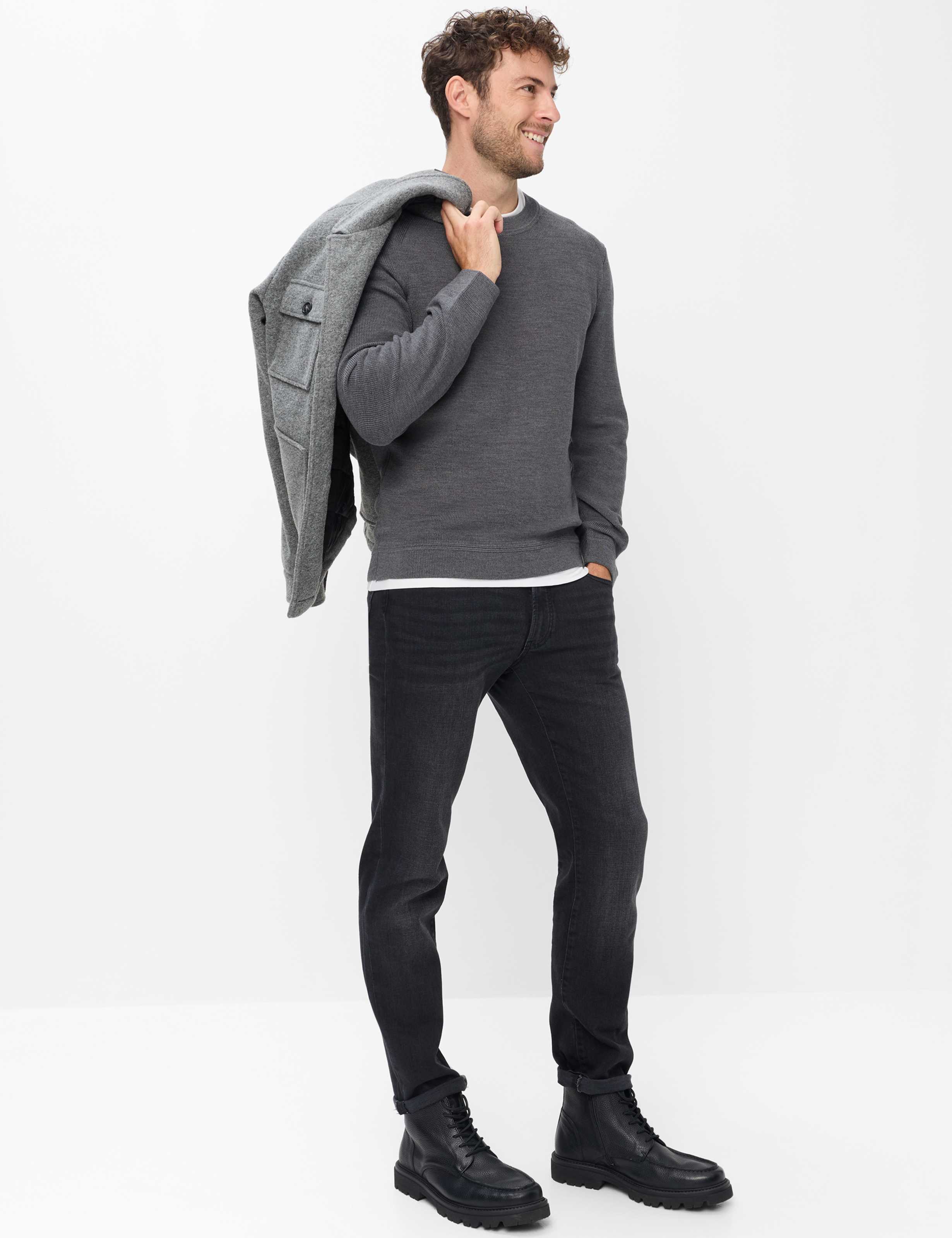 Herren Style ROY Dunkelgrau  Model Outfit