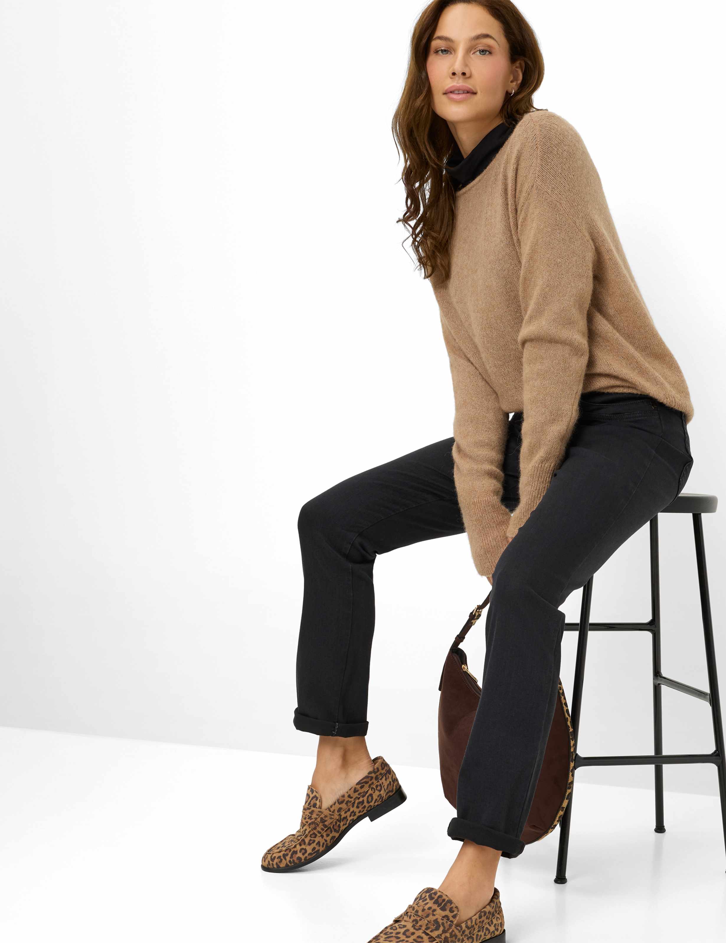 Damen Style PAMINA Schwarz Slim Fit Detail 1